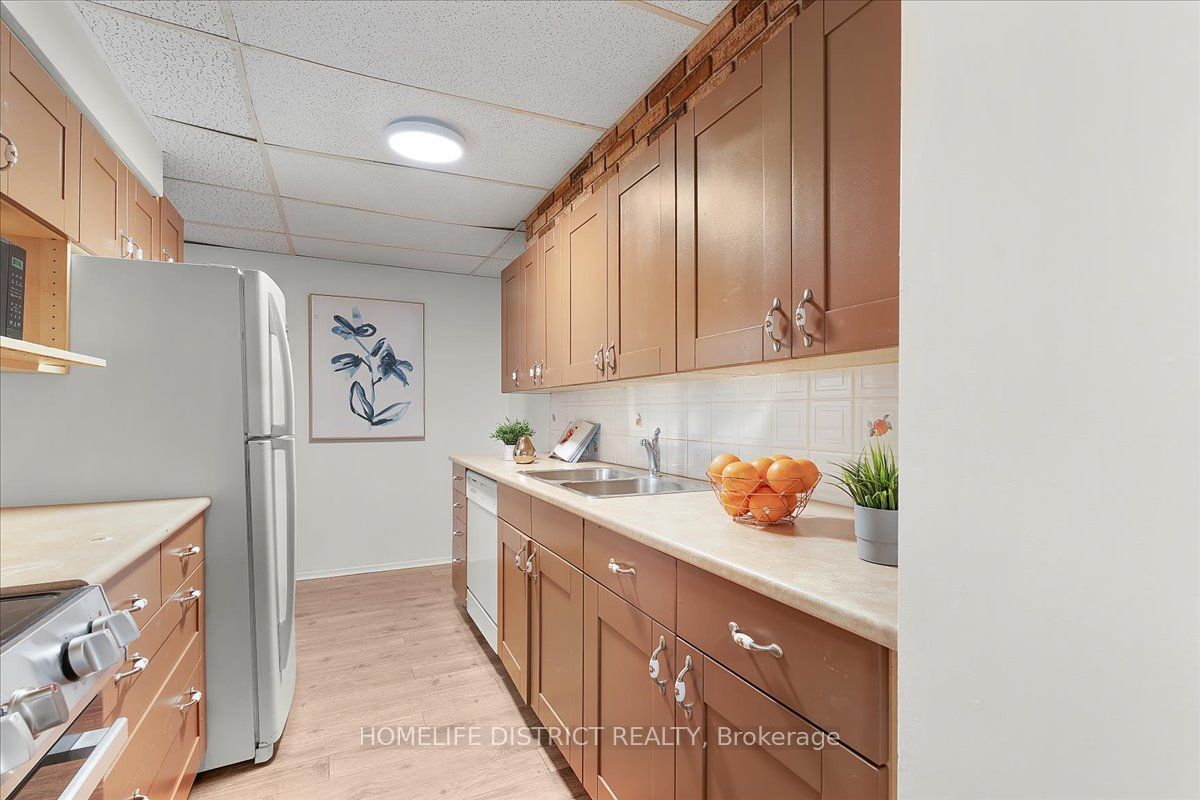 3420 Eglinton Avenue E 404 Property Photo 14