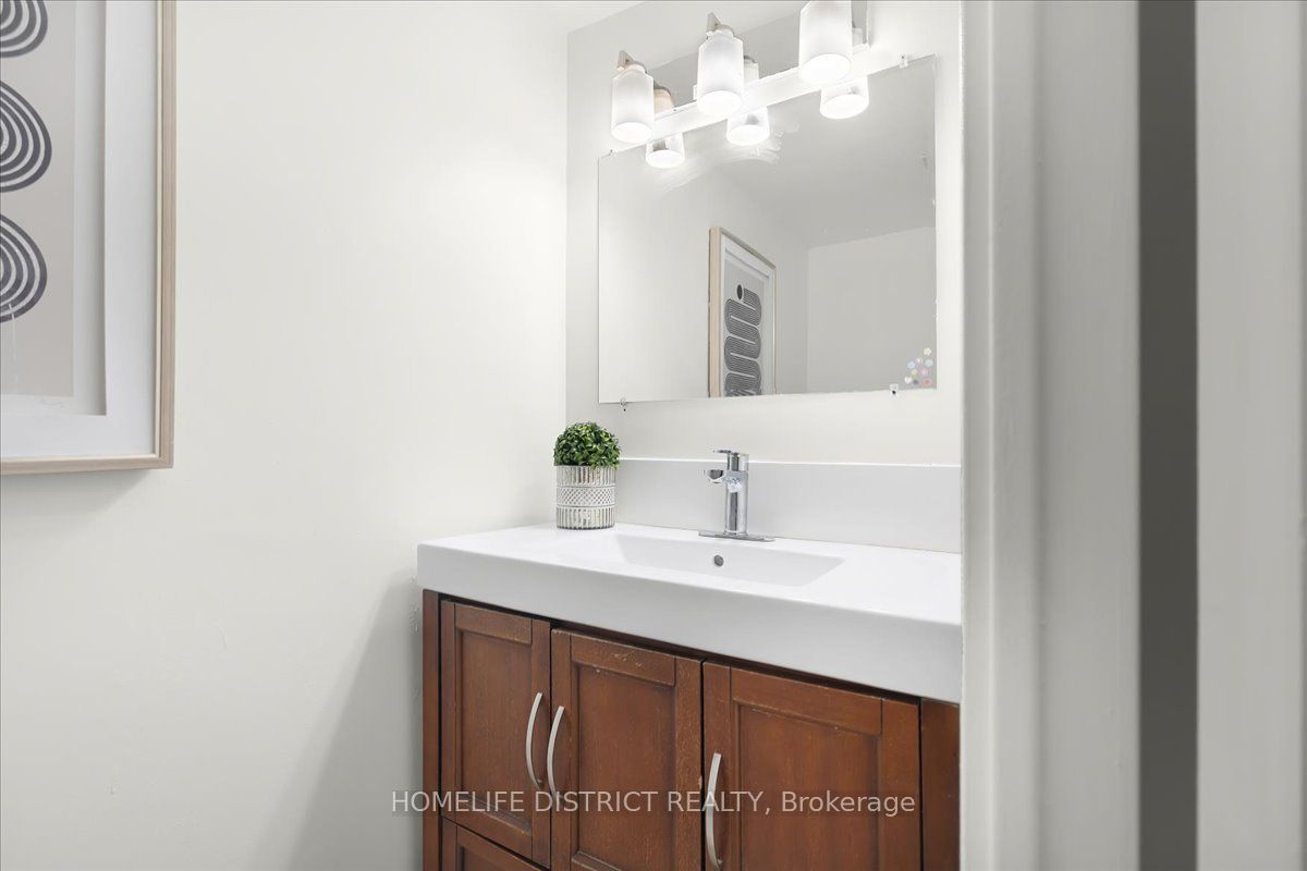 3420 Eglinton Avenue E 404 Property Photo 21