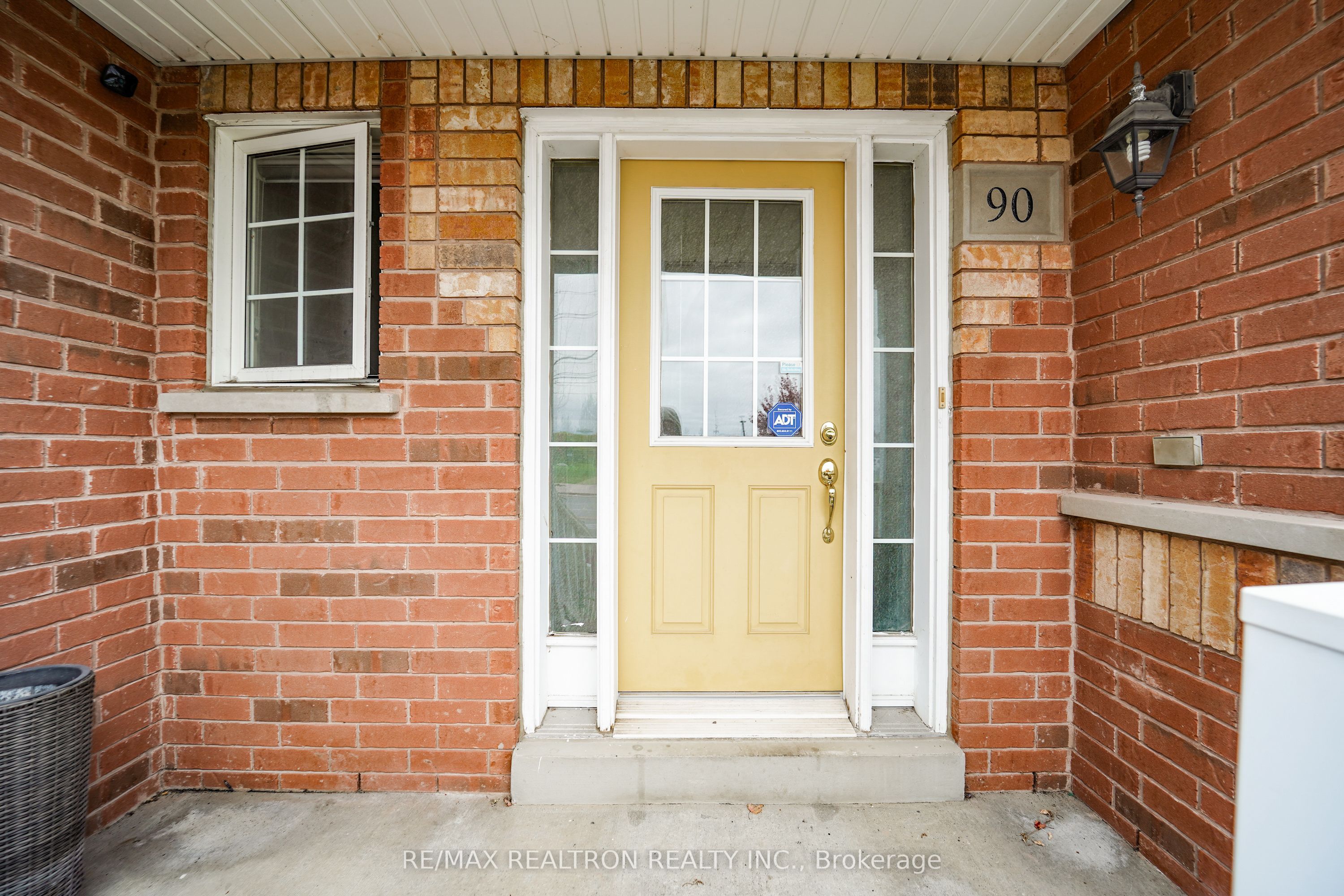 90 Williamson Drive E Property Photo 5