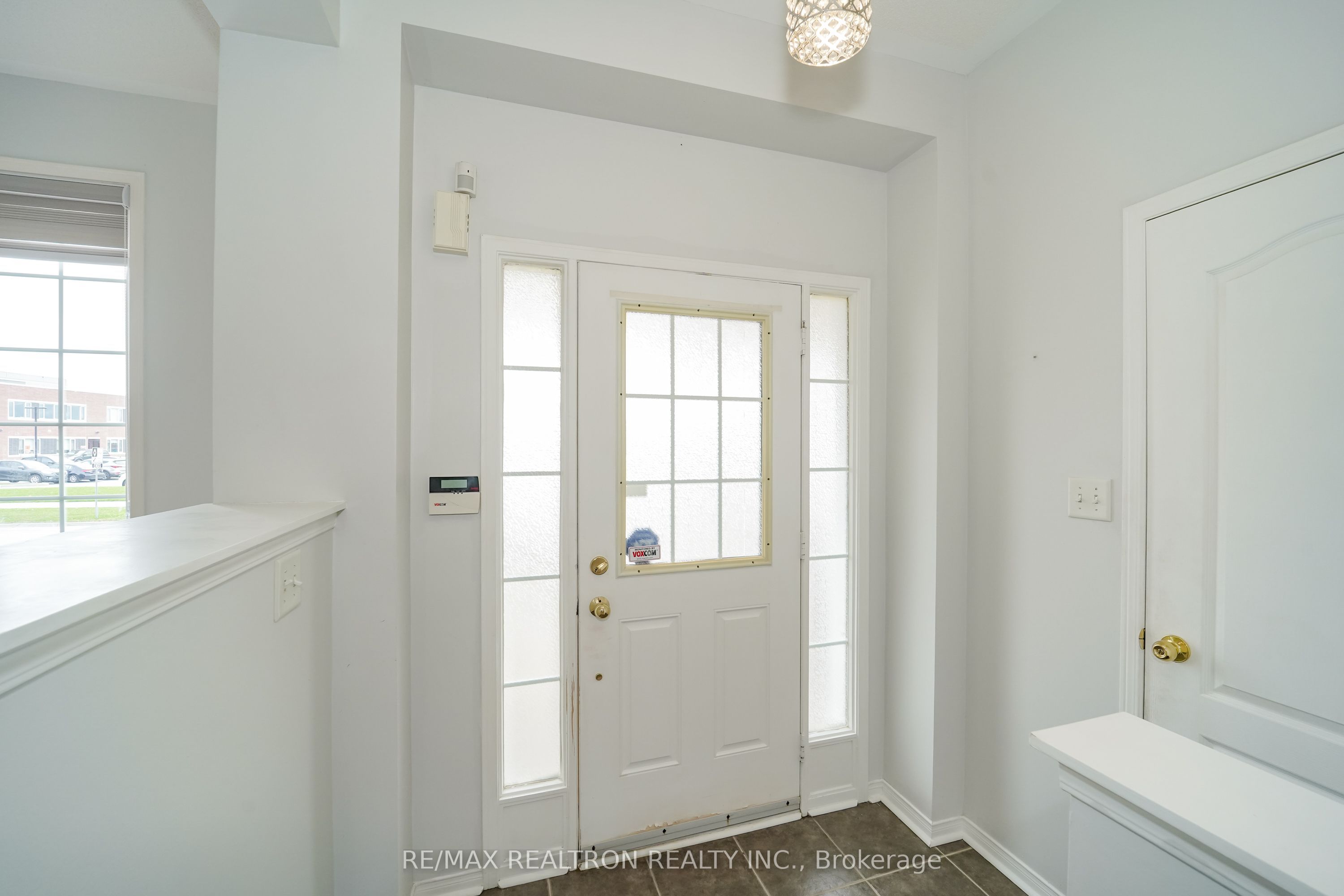 90 Williamson Drive E Property Photo 6