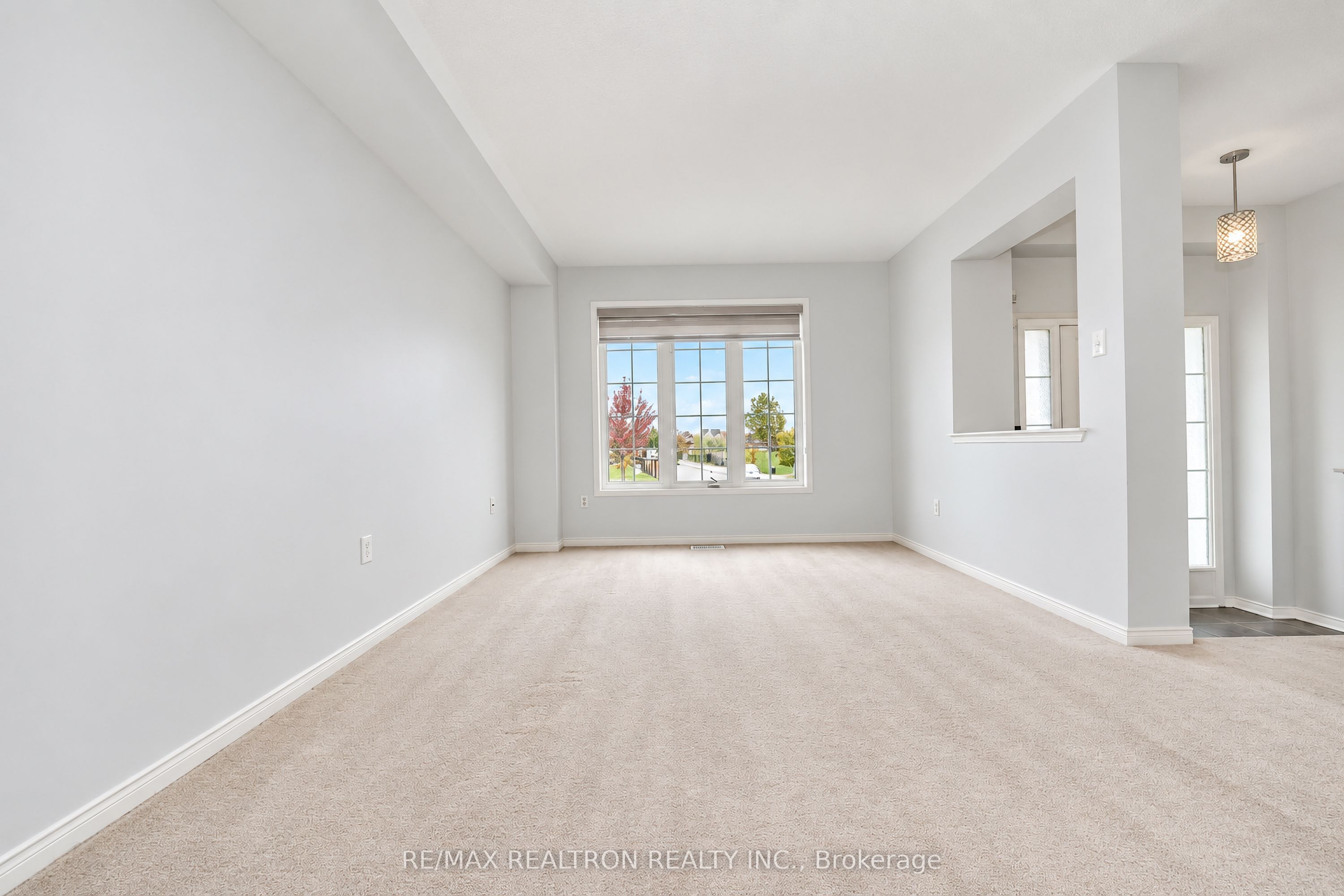 90 Williamson Drive E Property Photo 8