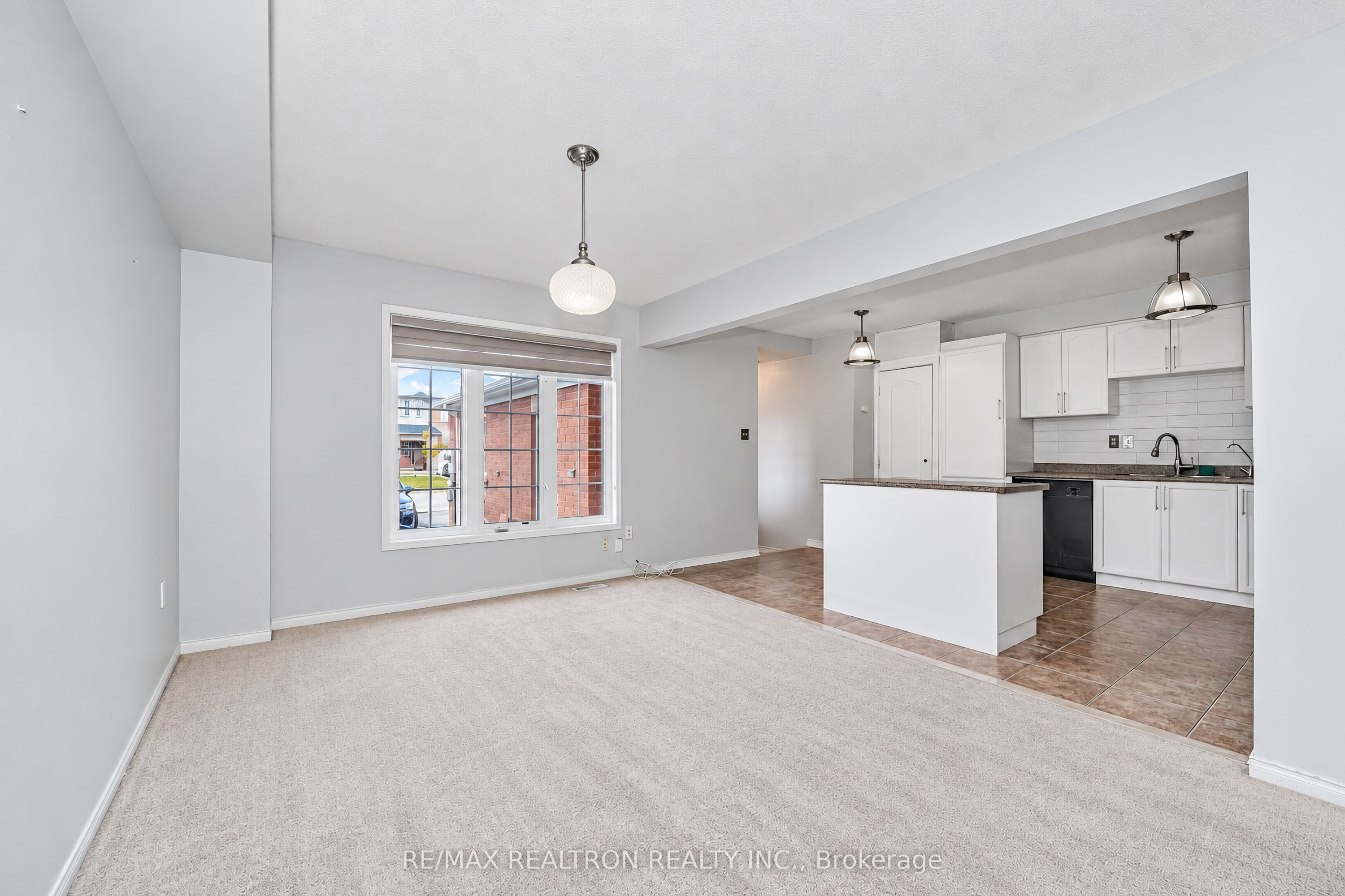 90 Williamson Drive E Property Photo 10