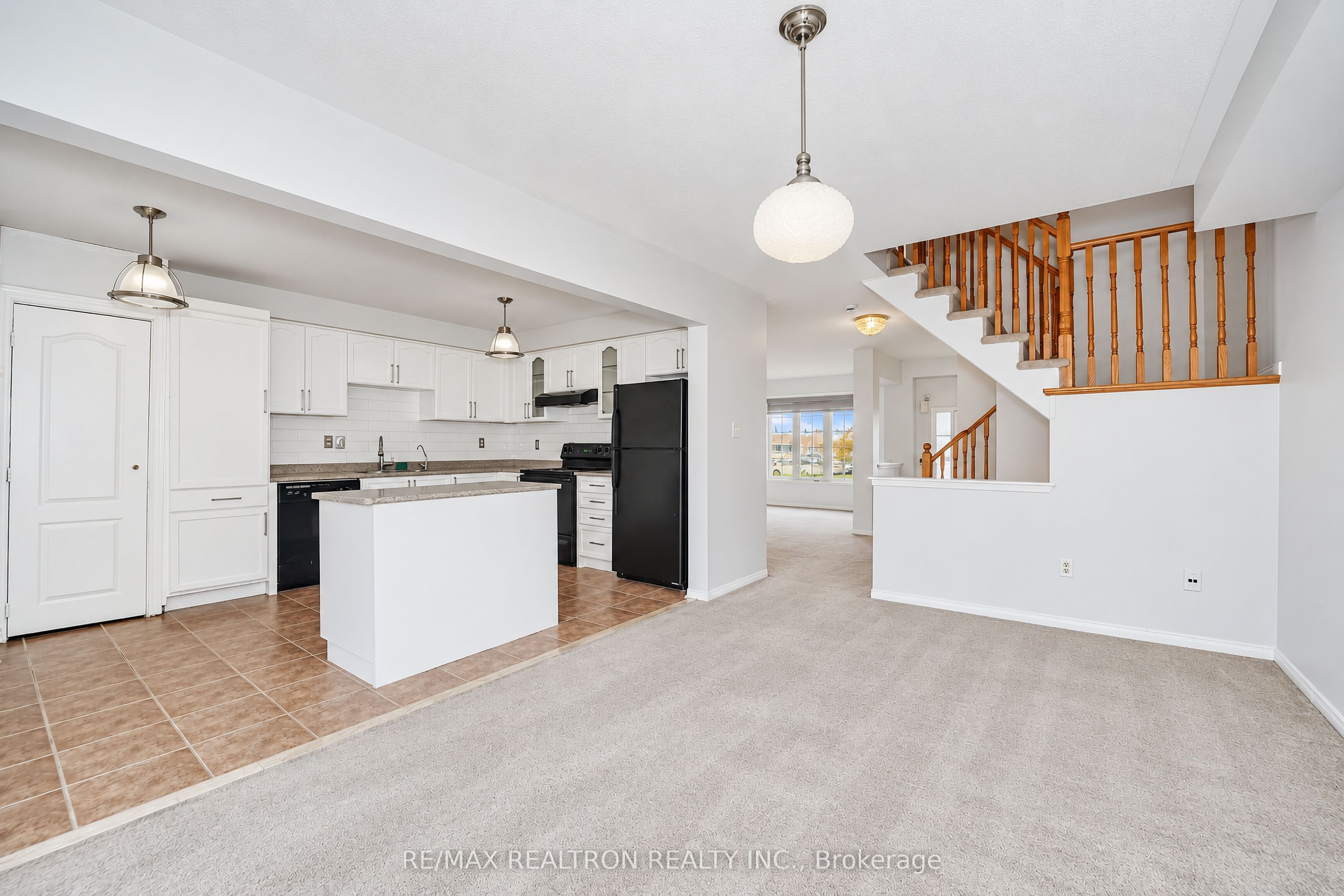90 Williamson Drive E Property Photo 11