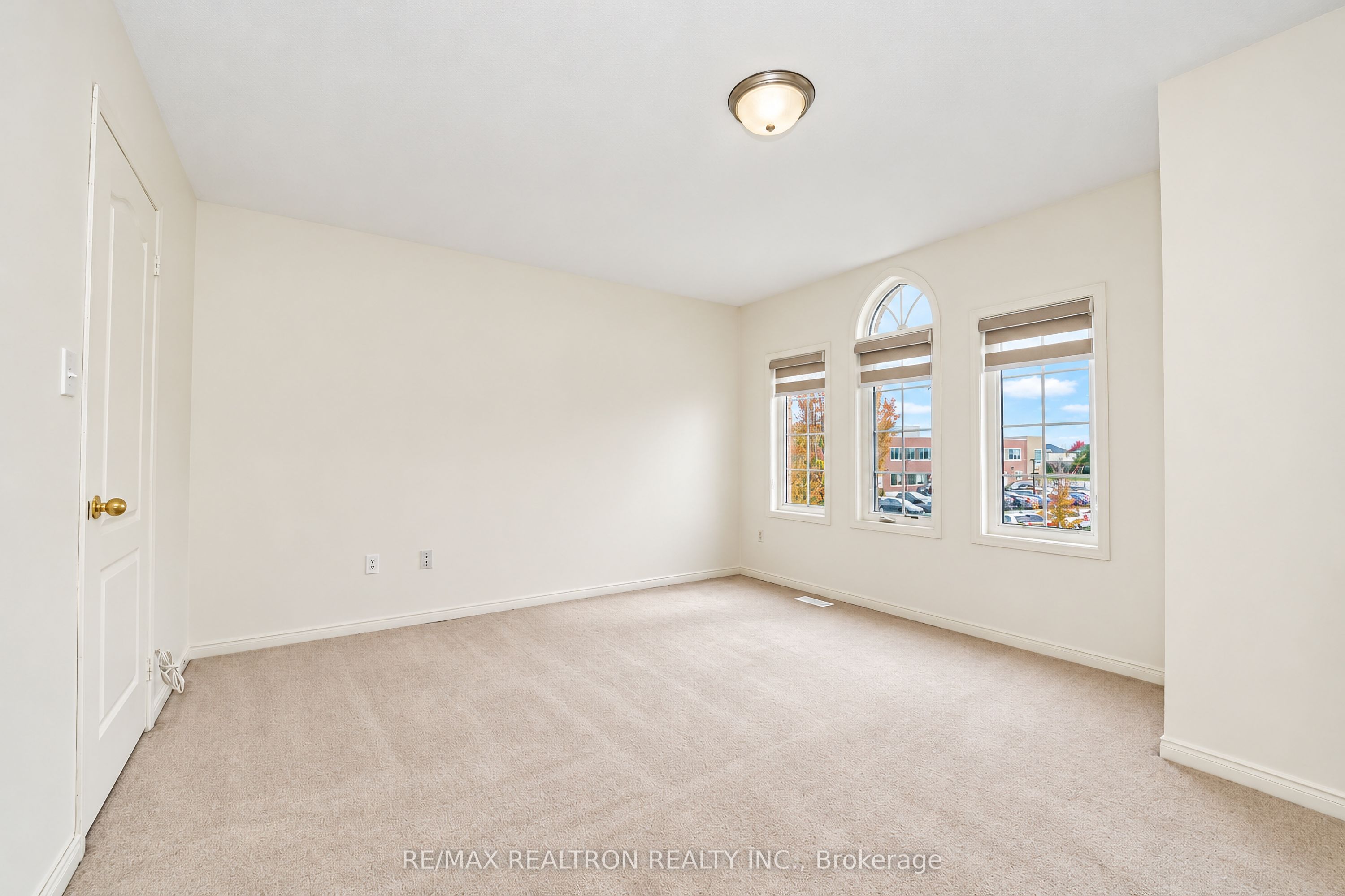 90 Williamson Drive E Property Photo 15