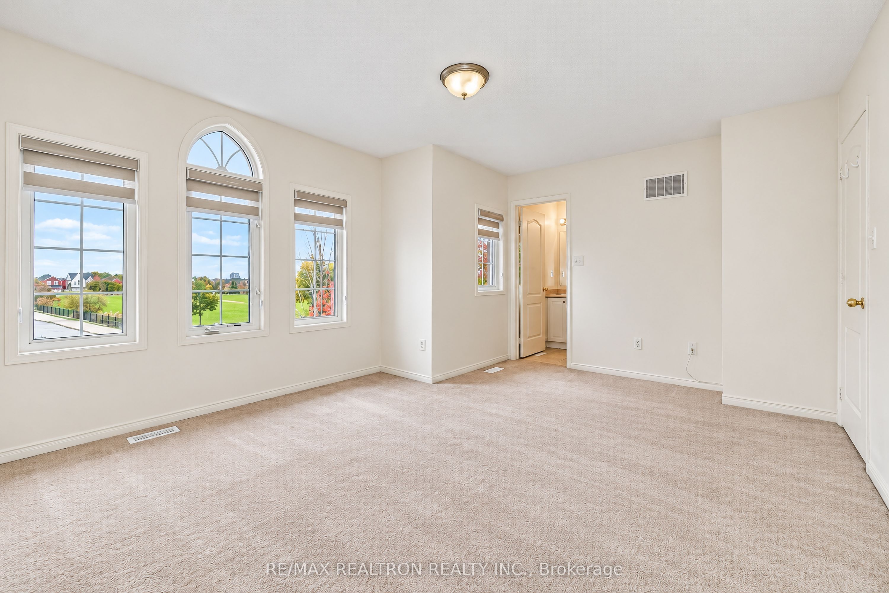 90 Williamson Drive E Property Photo 16