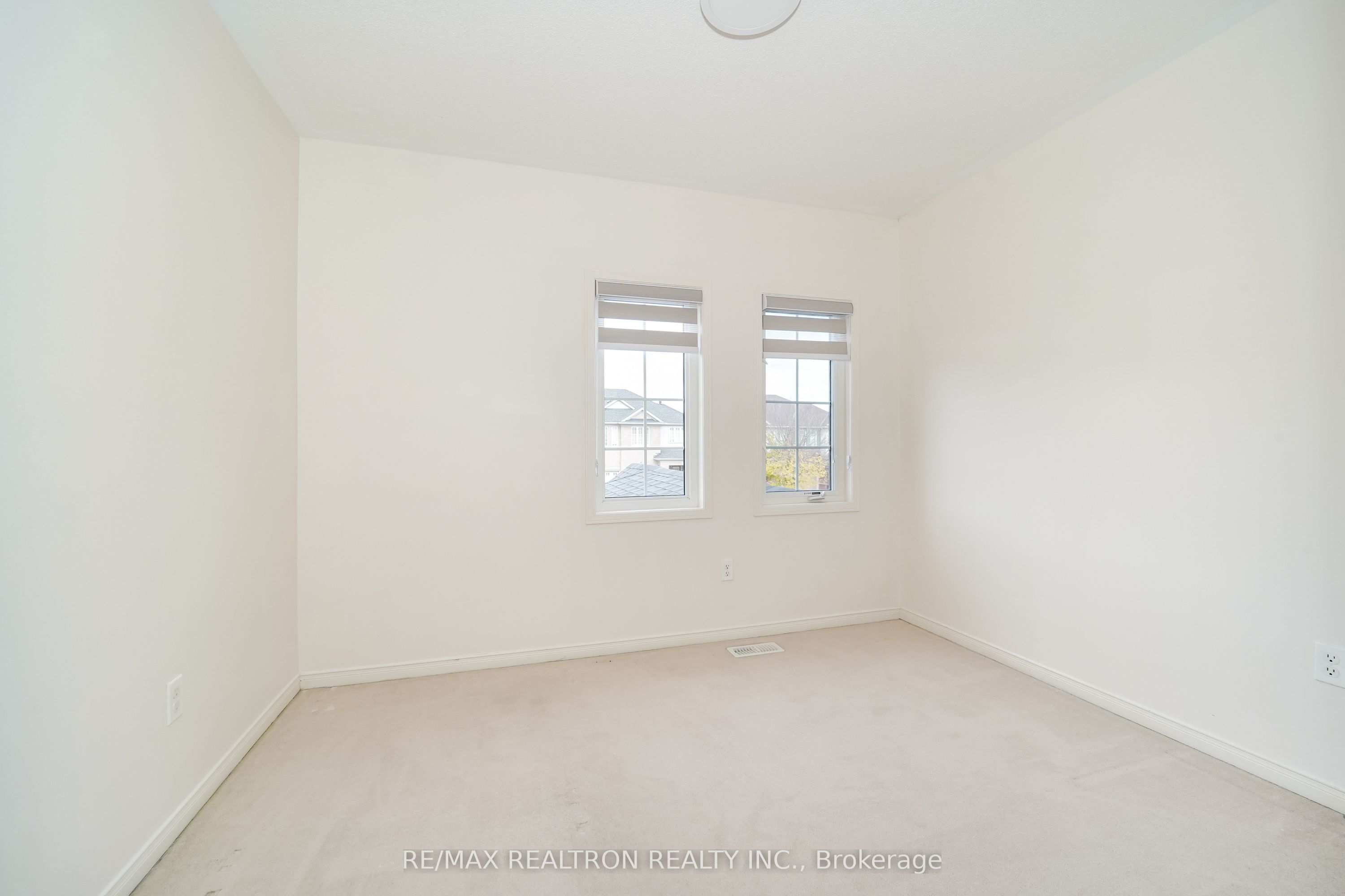 90 Williamson Drive E Property Photo 21