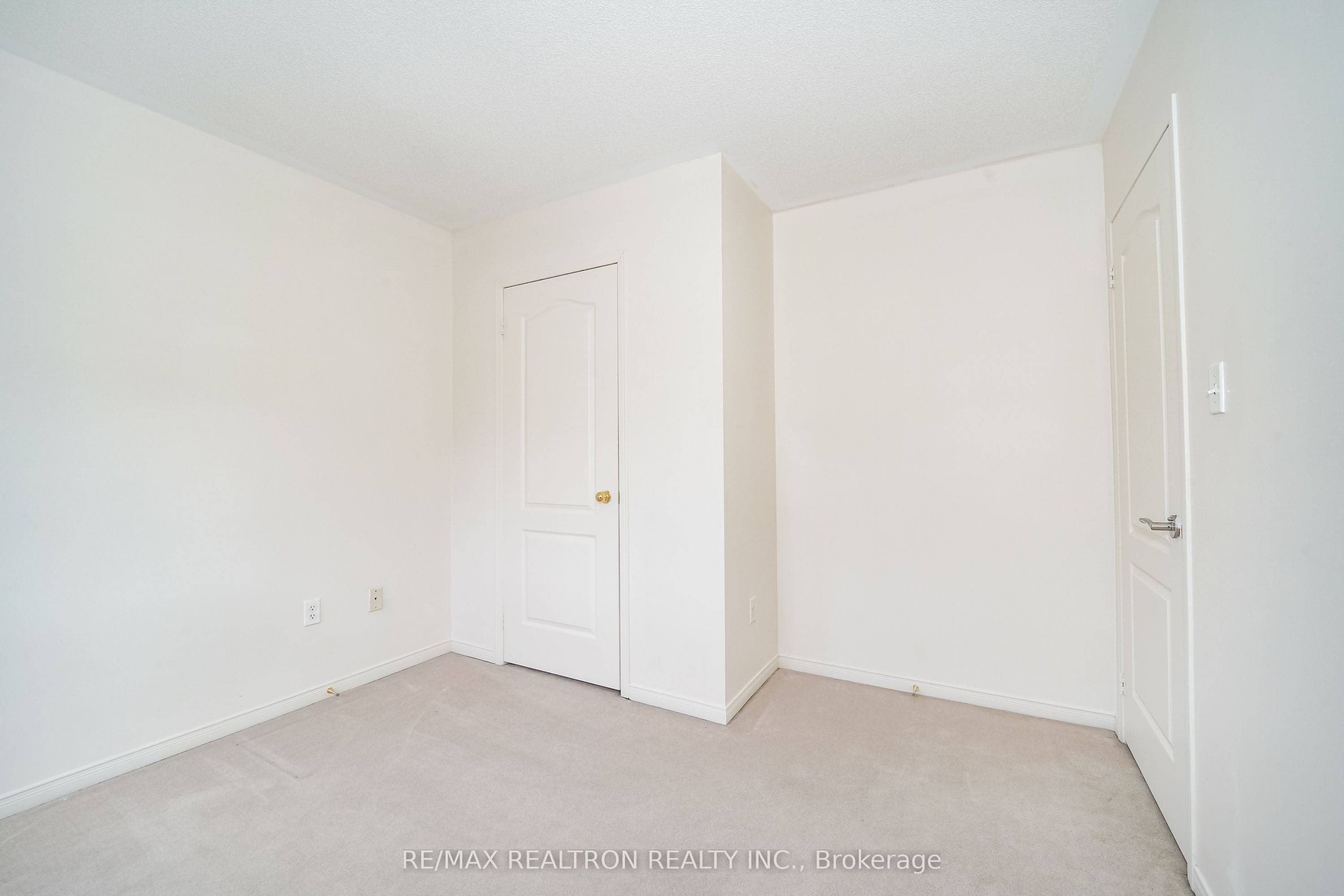 90 Williamson Drive E Property Photo 22