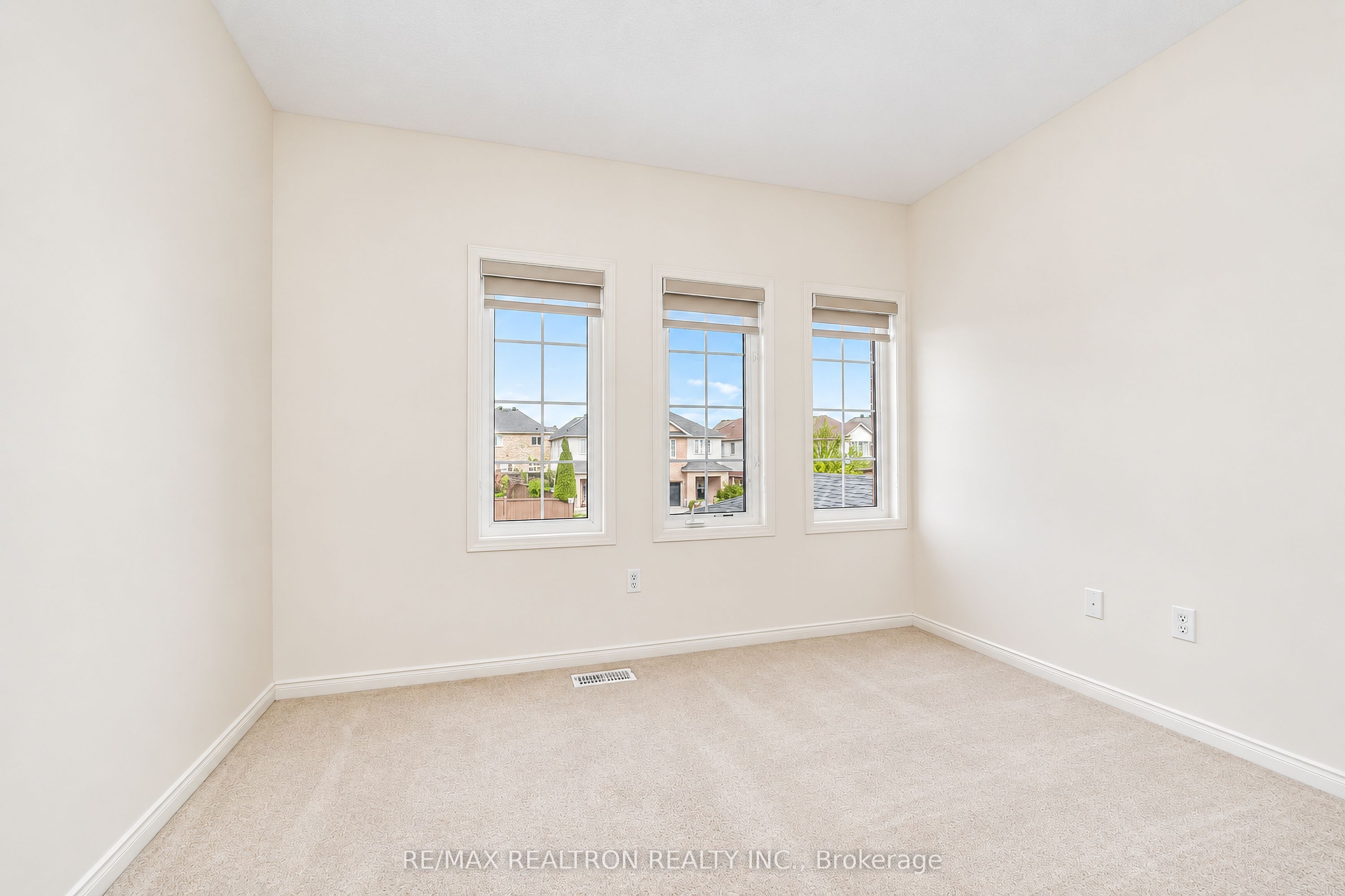 90 Williamson Drive E Property Photo 25