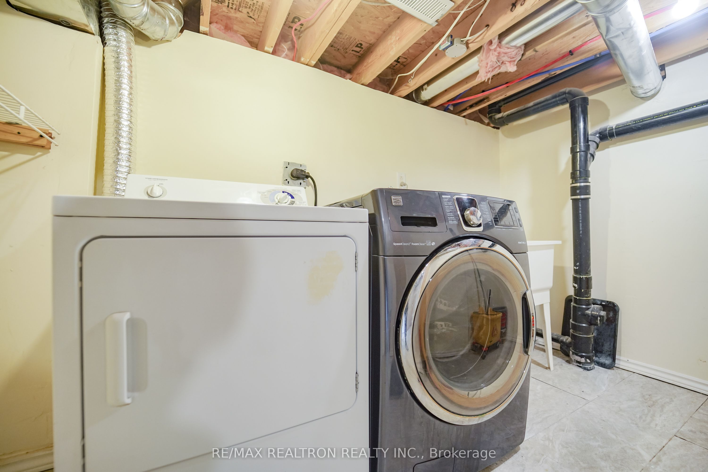 90 Williamson Drive E Property Photo 27