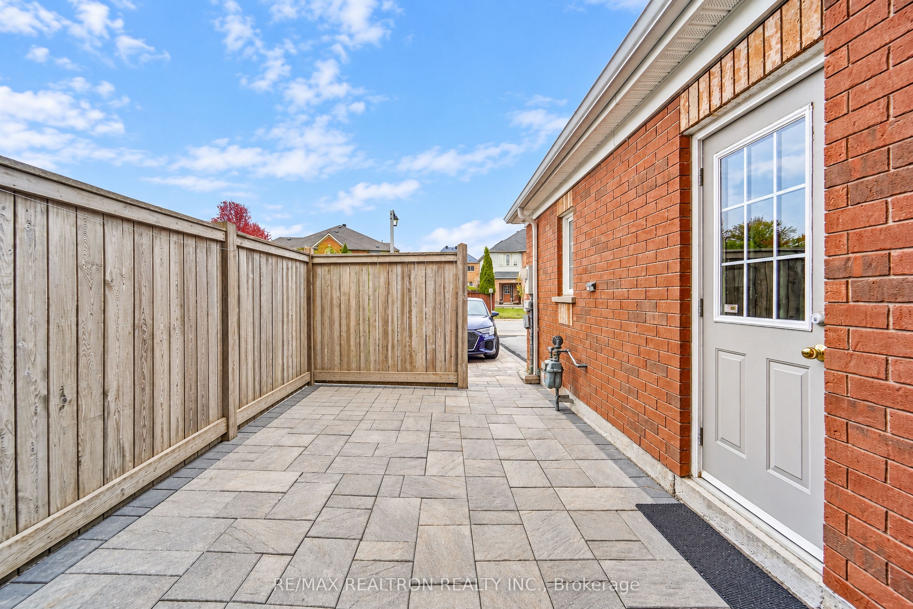 90 Williamson Drive E Property Photo 28