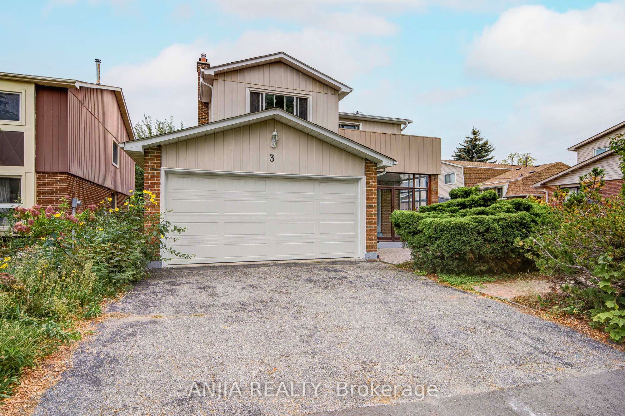 3 Mossbrook Crescent Property Photo 2