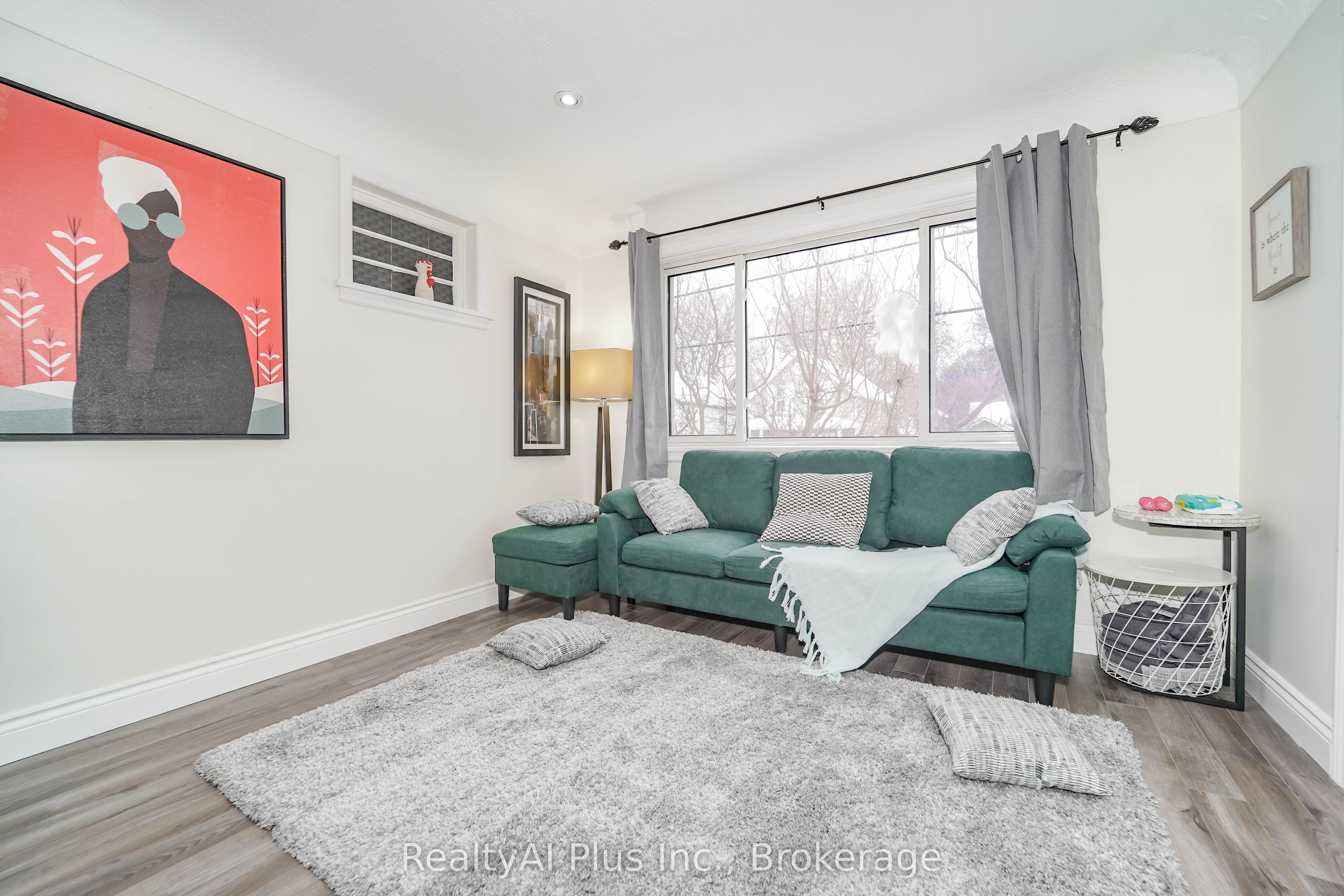 137 Banting Avenue Property Photo 14