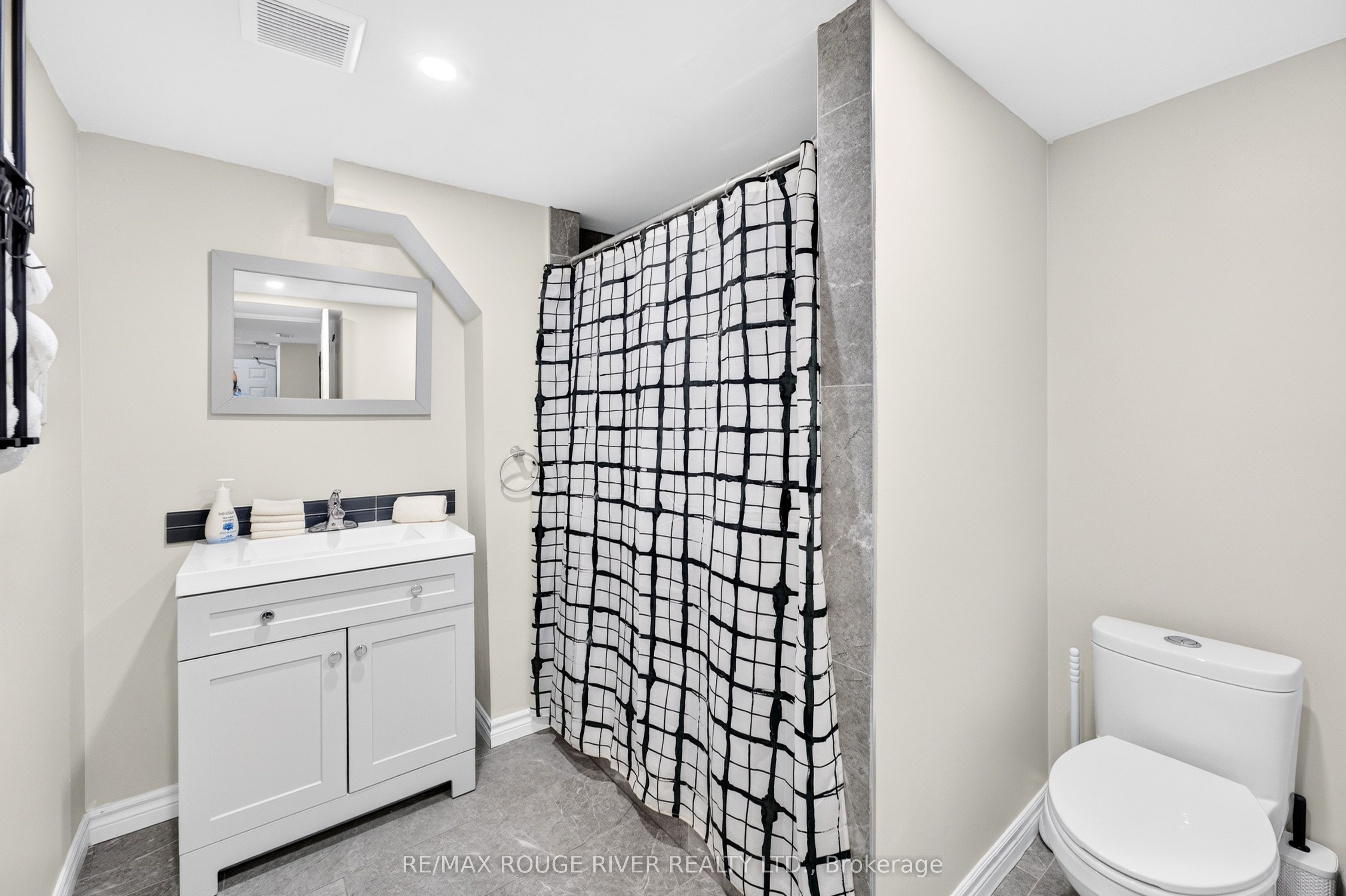 1510 Elmsley Drive Property Photo 37