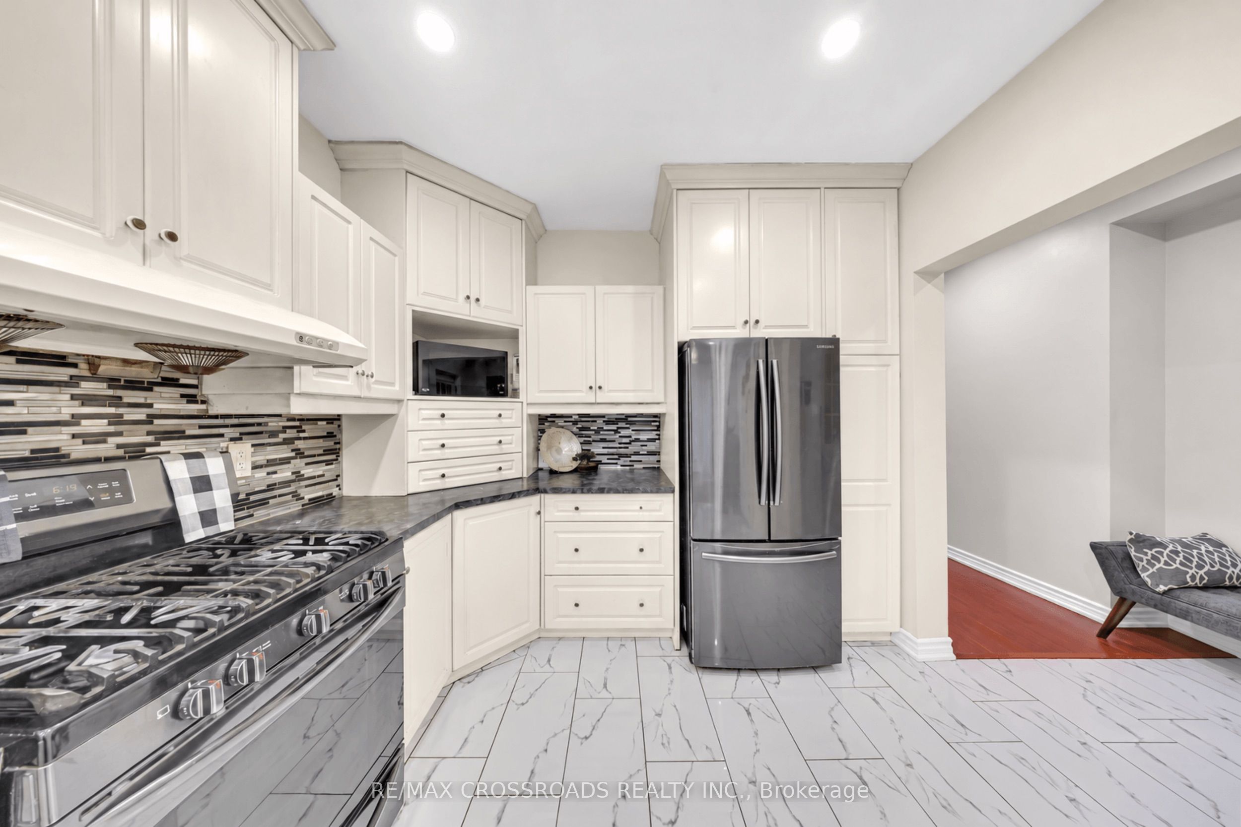 592a Danforth Road Property Photo 10