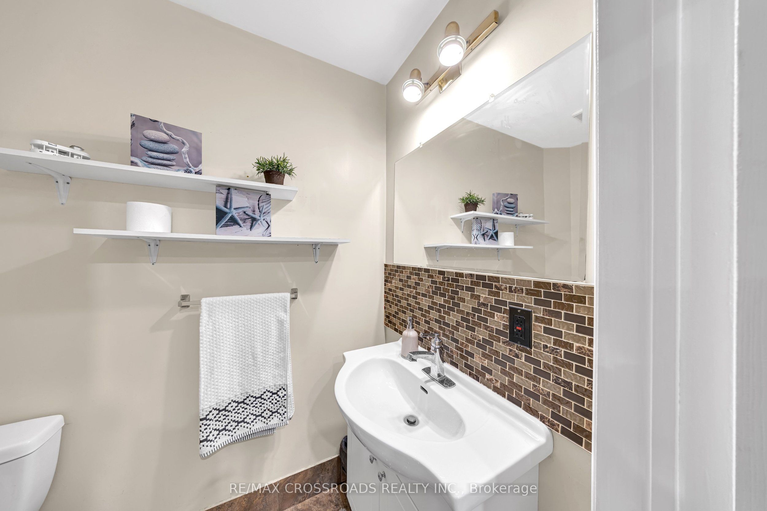 592a Danforth Road Property Photo 18