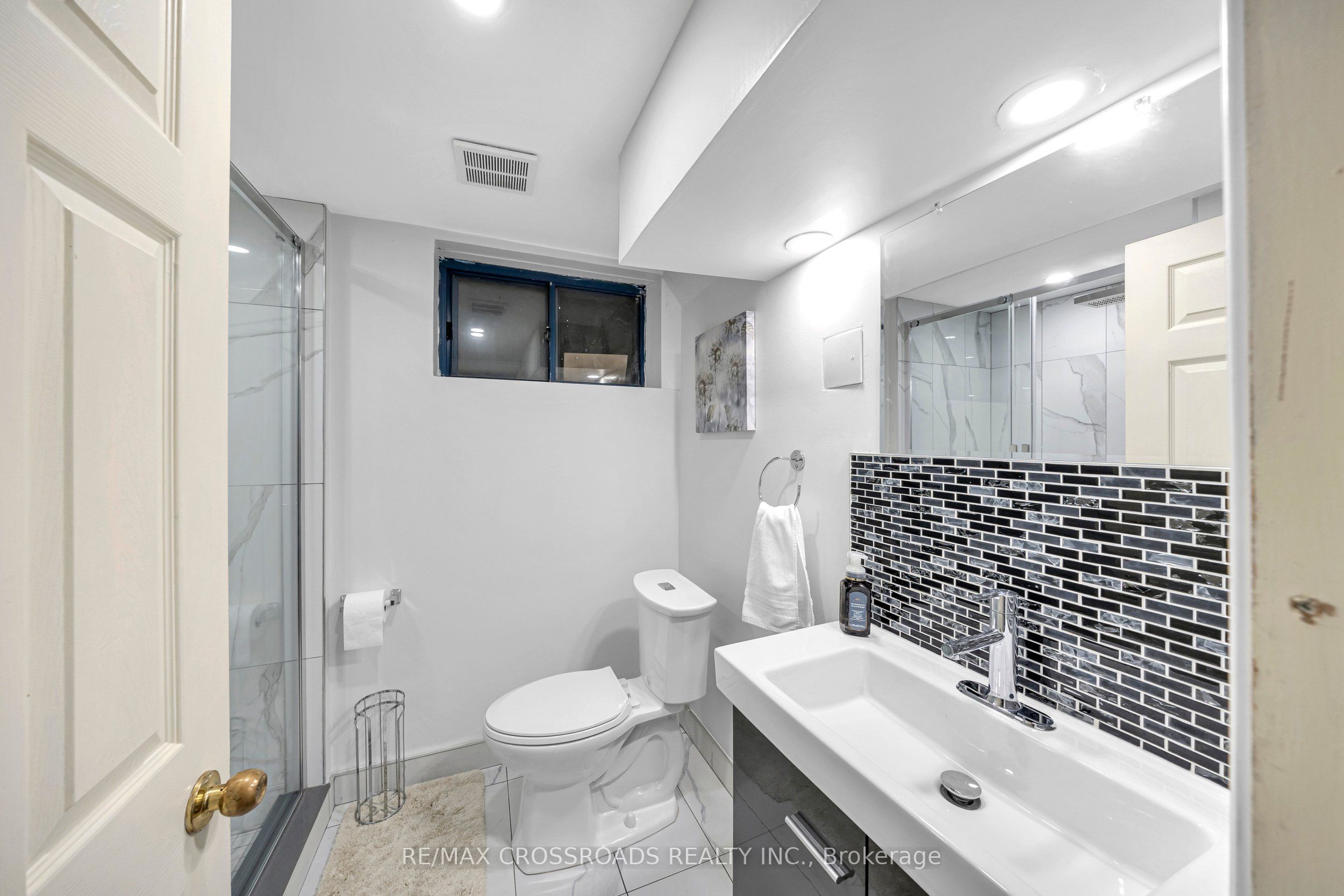 592a Danforth Road Property Photo 38