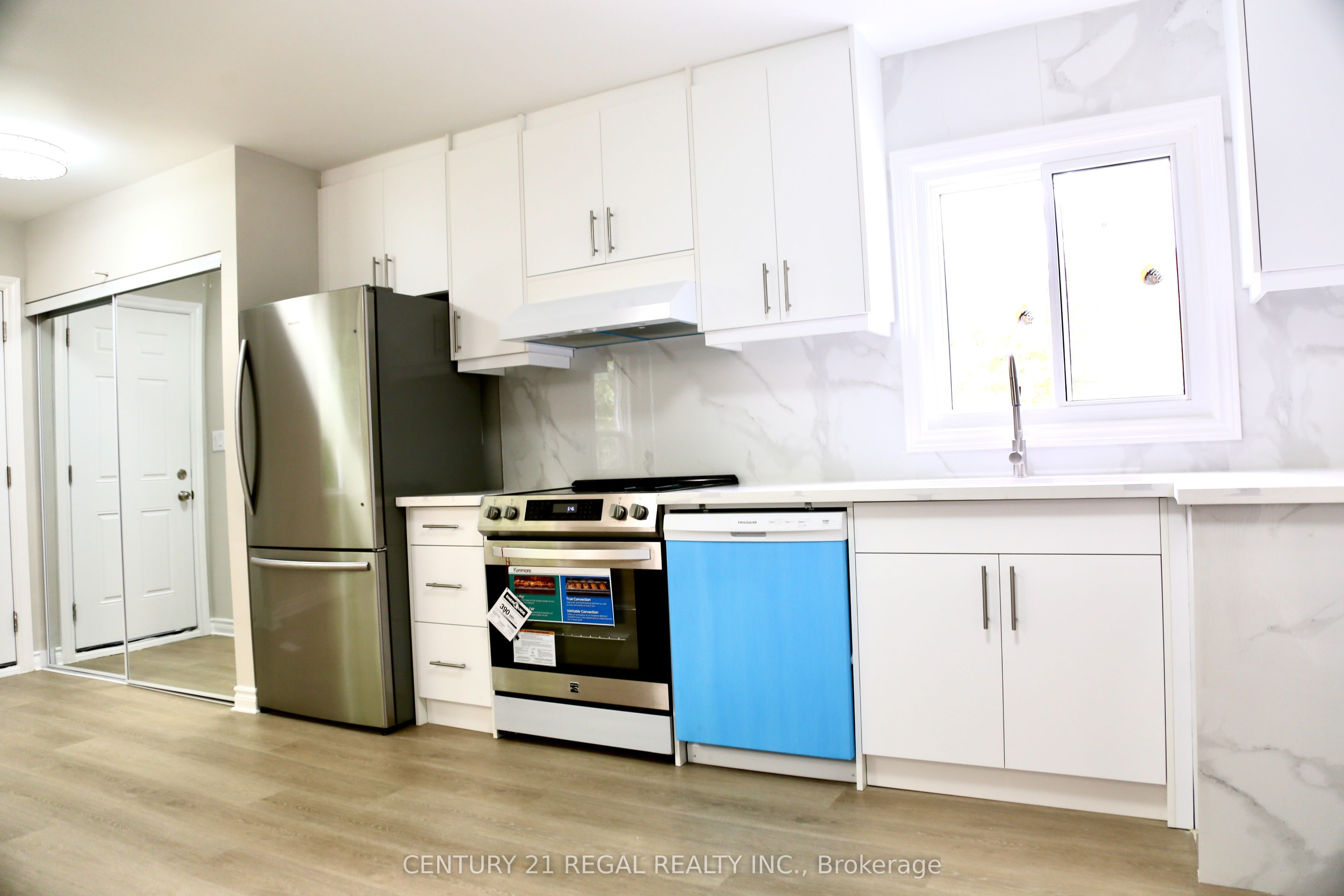 987 Victoria Park Avenue Property Photo 2
