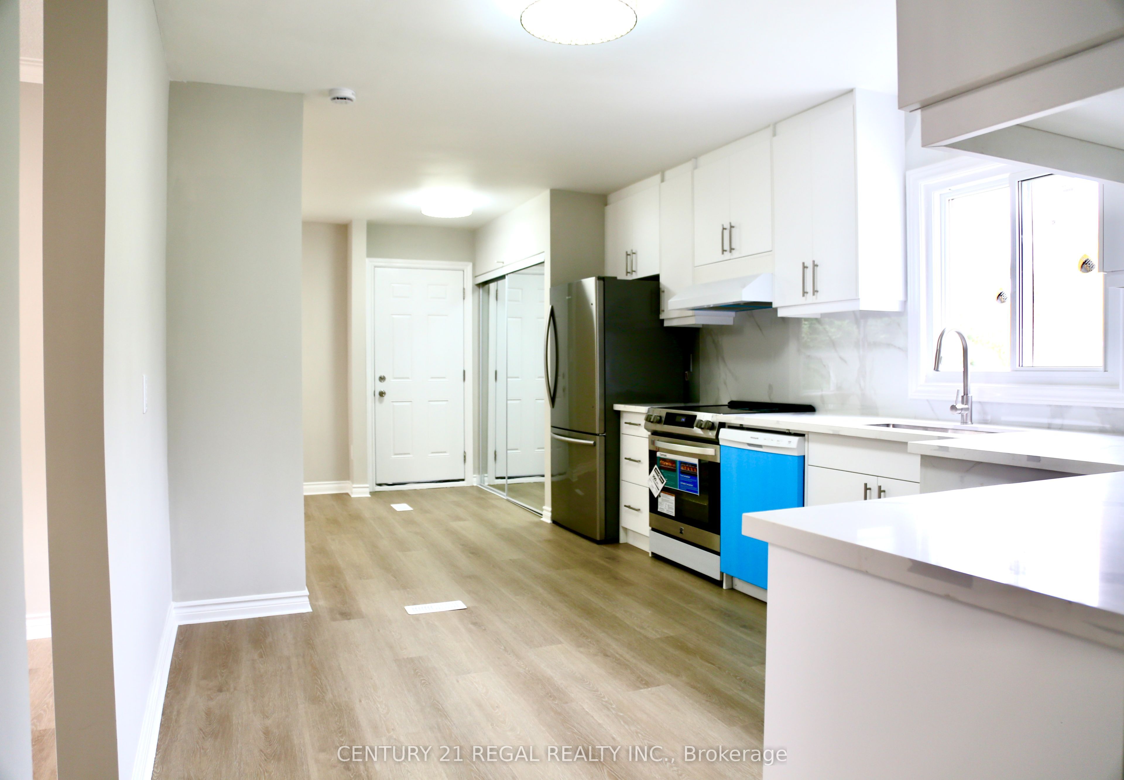 987 Victoria Park Avenue Property Photo 3