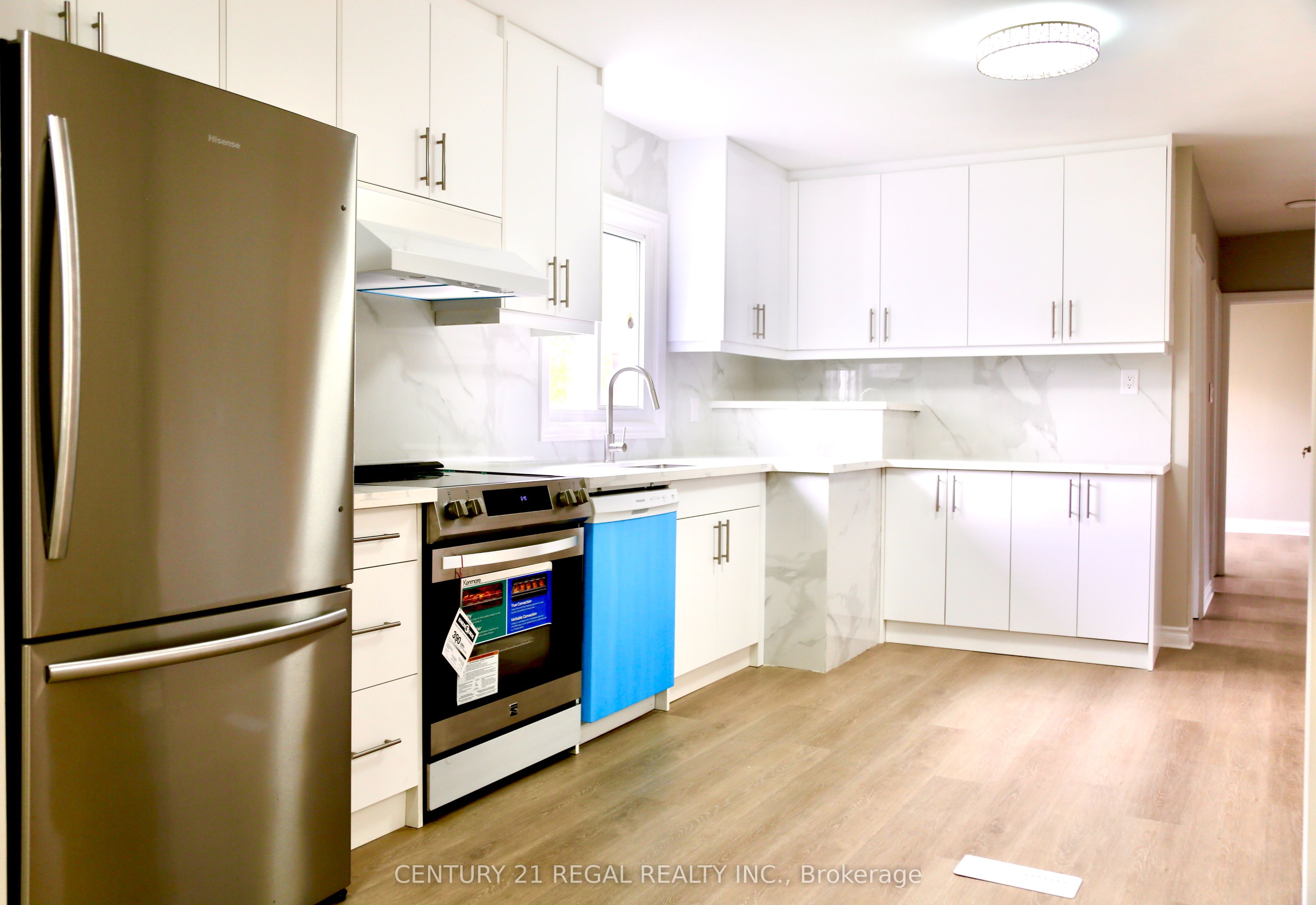 987 Victoria Park Avenue Property Photo 4