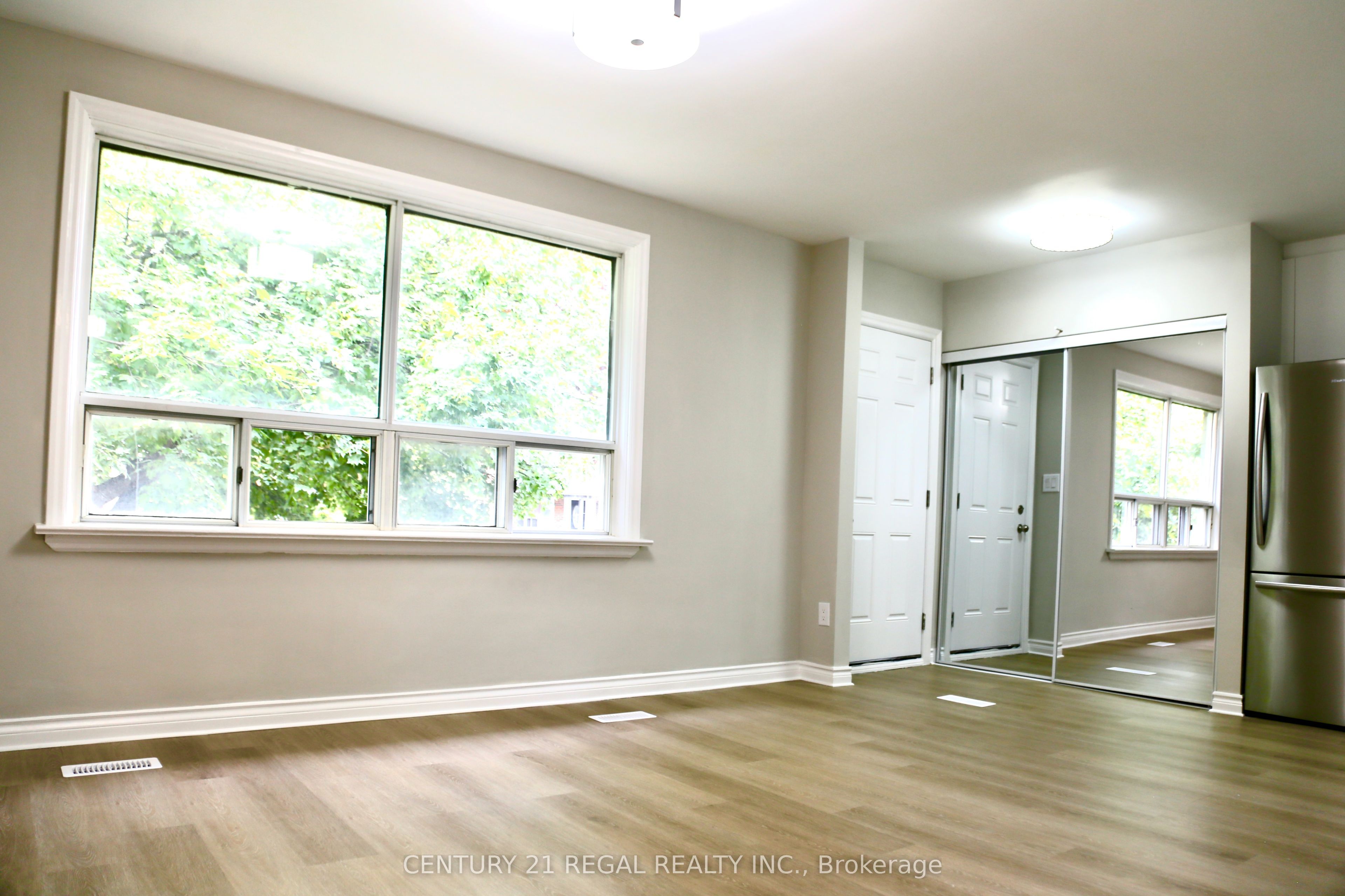 987 Victoria Park Avenue Property Photo 6