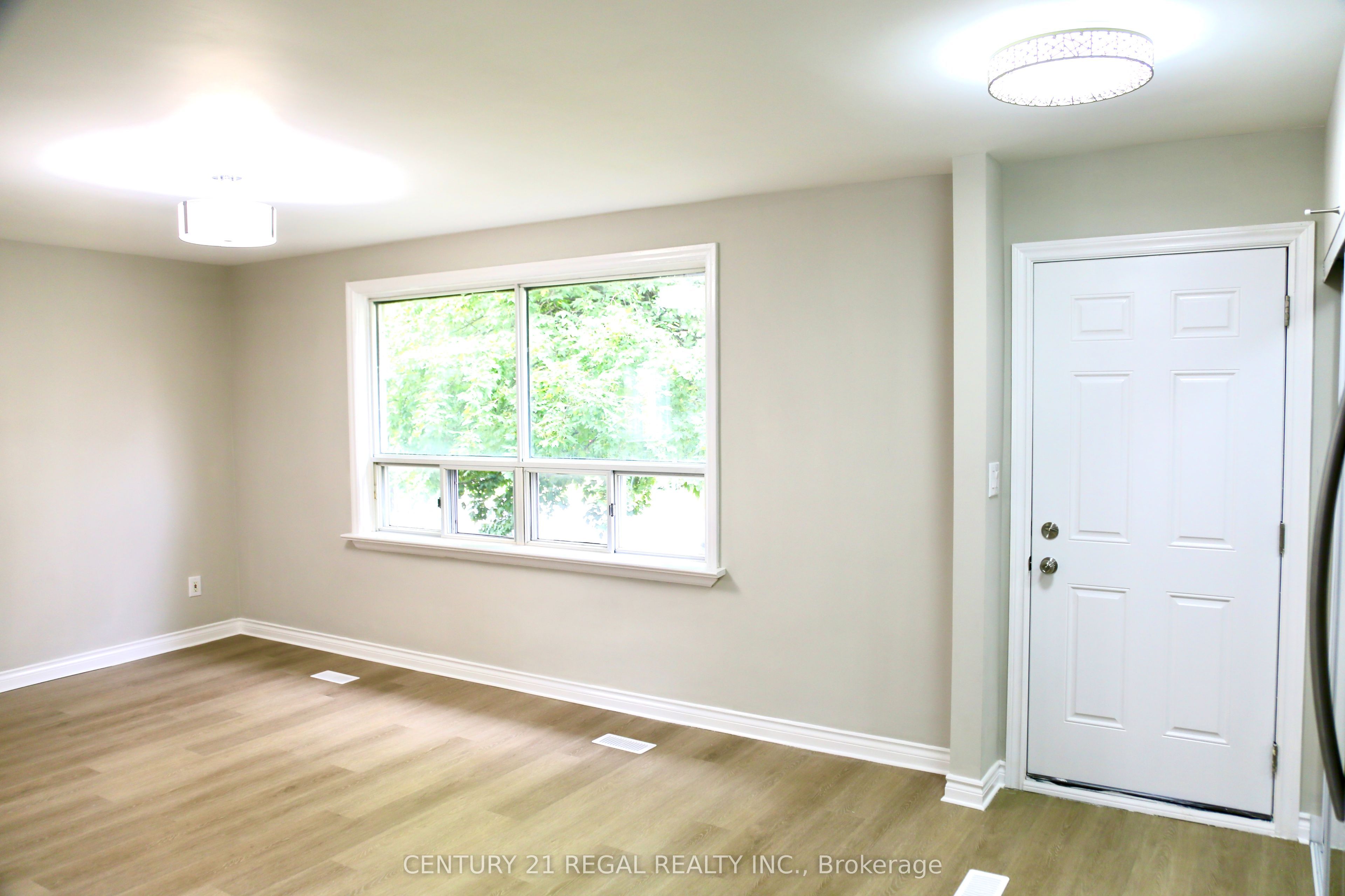 987 Victoria Park Avenue Property Photo 7