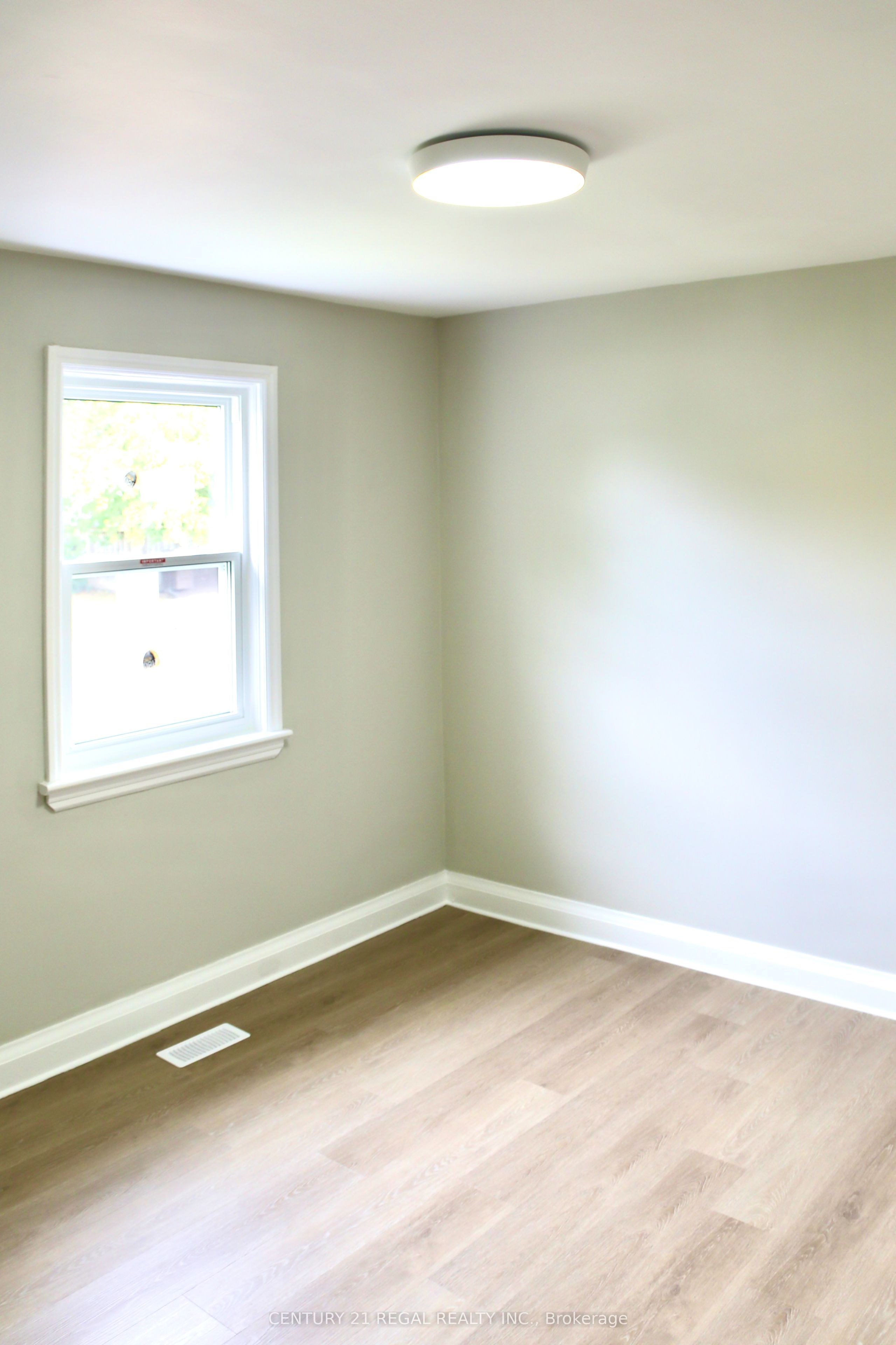 987 Victoria Park Avenue Property Photo 10