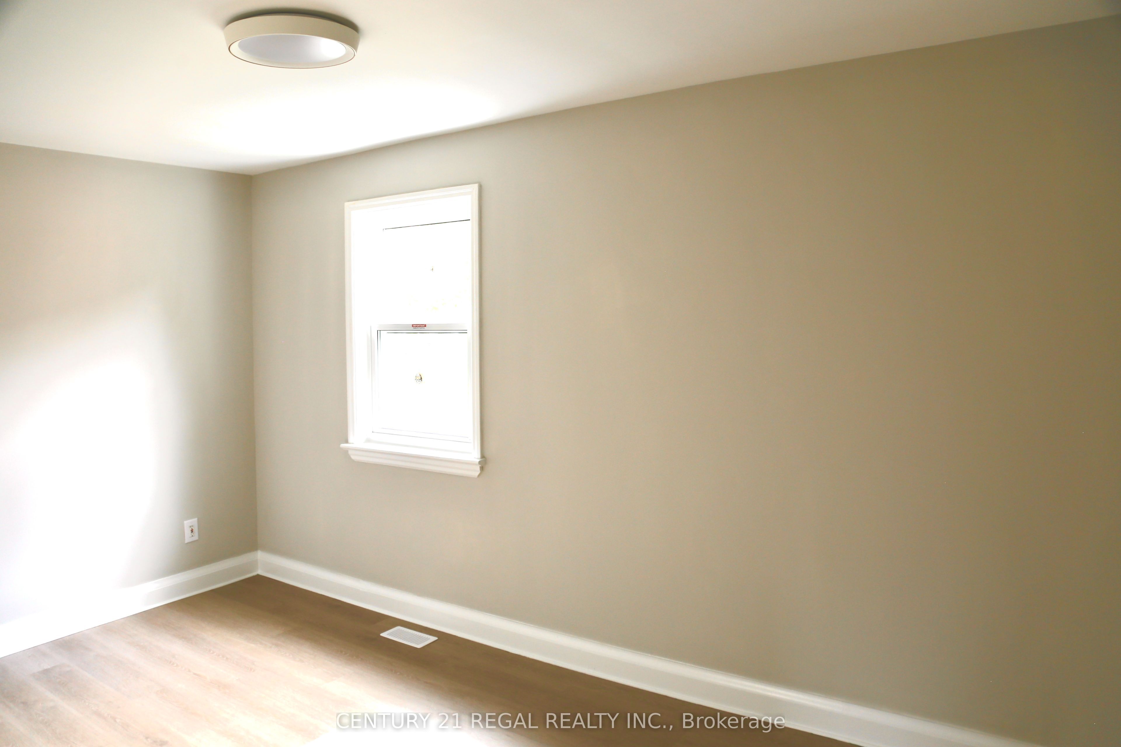 987 Victoria Park Avenue Property Photo 11