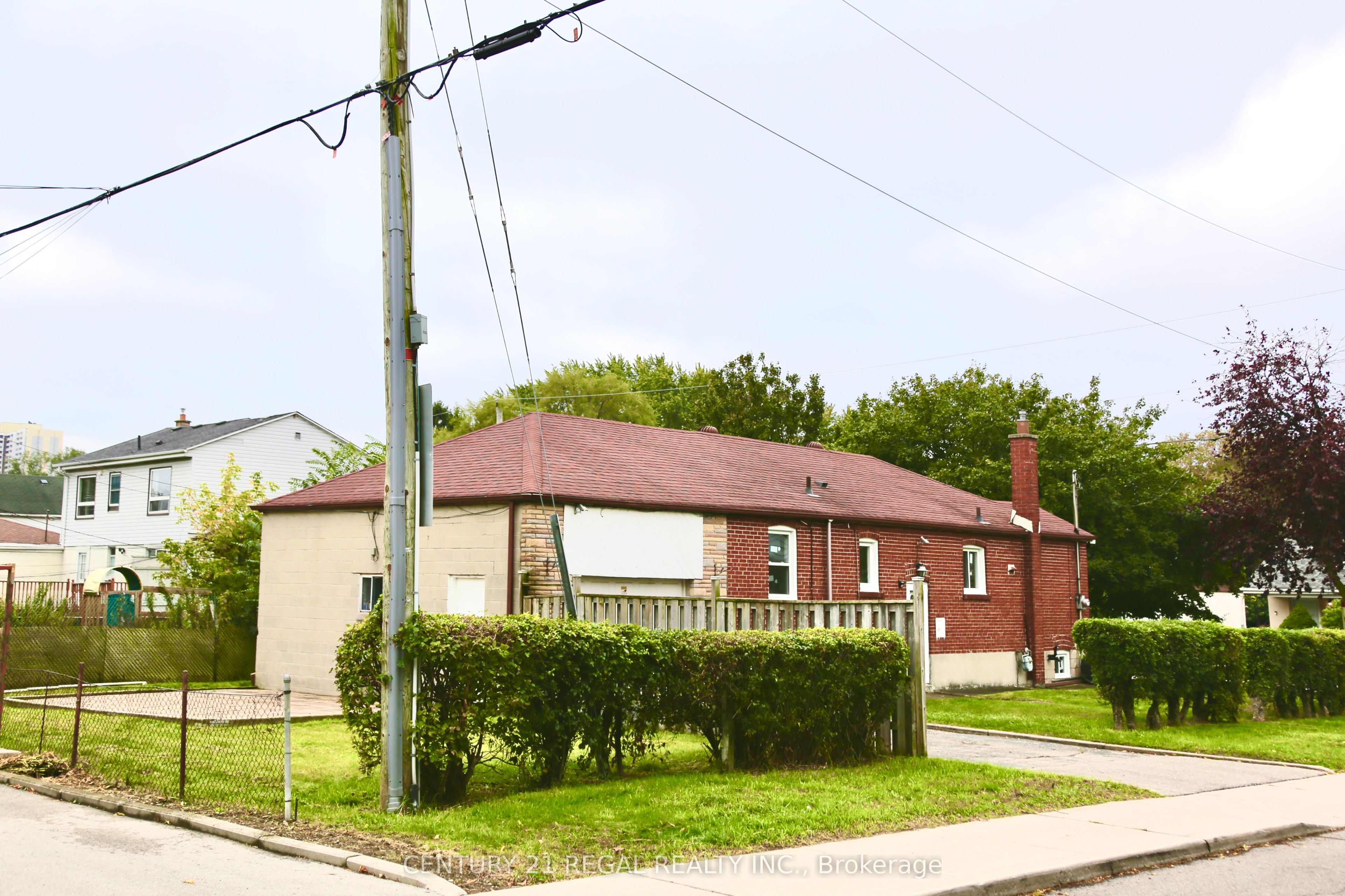 987 Victoria Park Avenue Property Photo 12