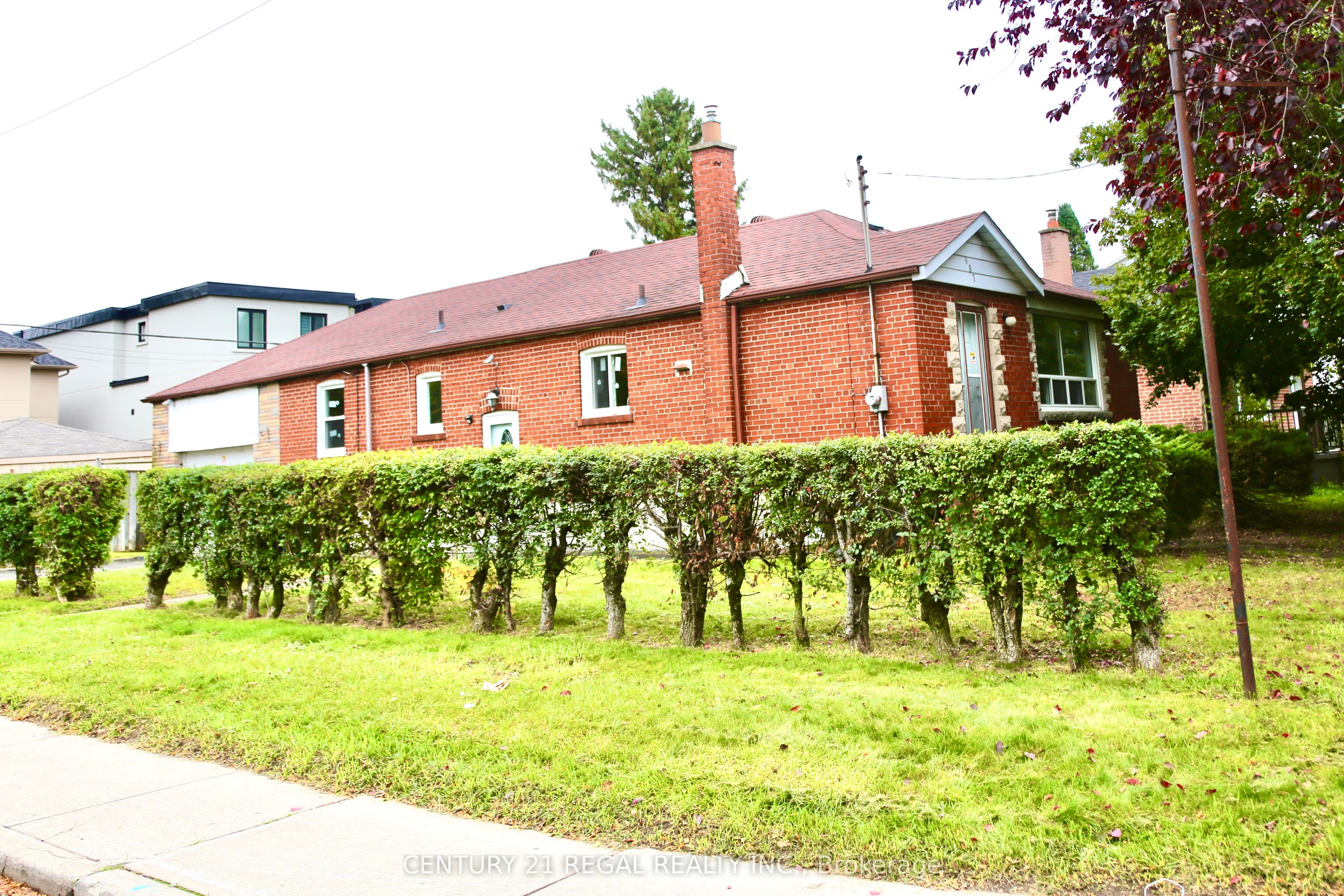 987 Victoria Park Avenue Property Photo 15