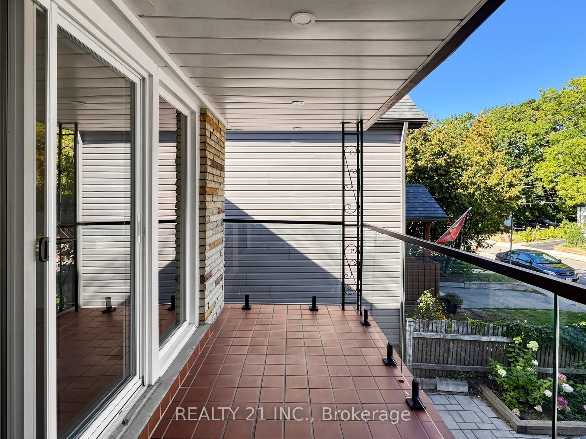 120 Queensbury Avenue Property Photo 3