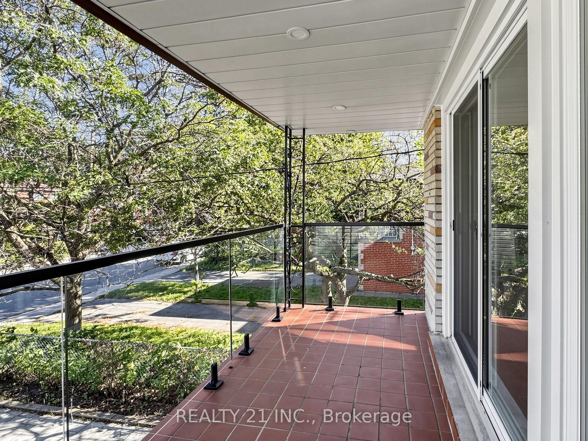 120 Queensbury Avenue Property Photo 4