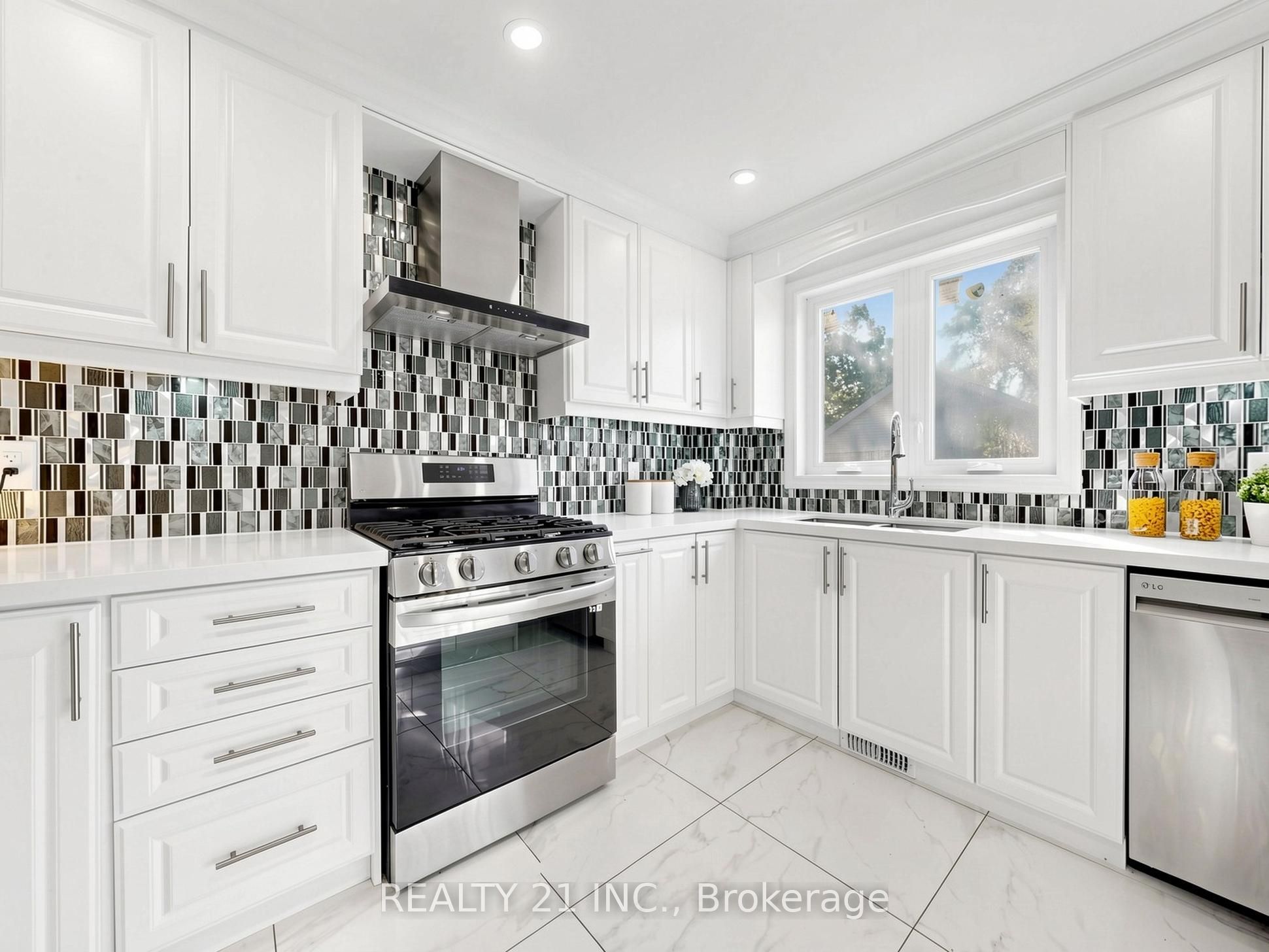120 Queensbury Avenue Property Photo 16