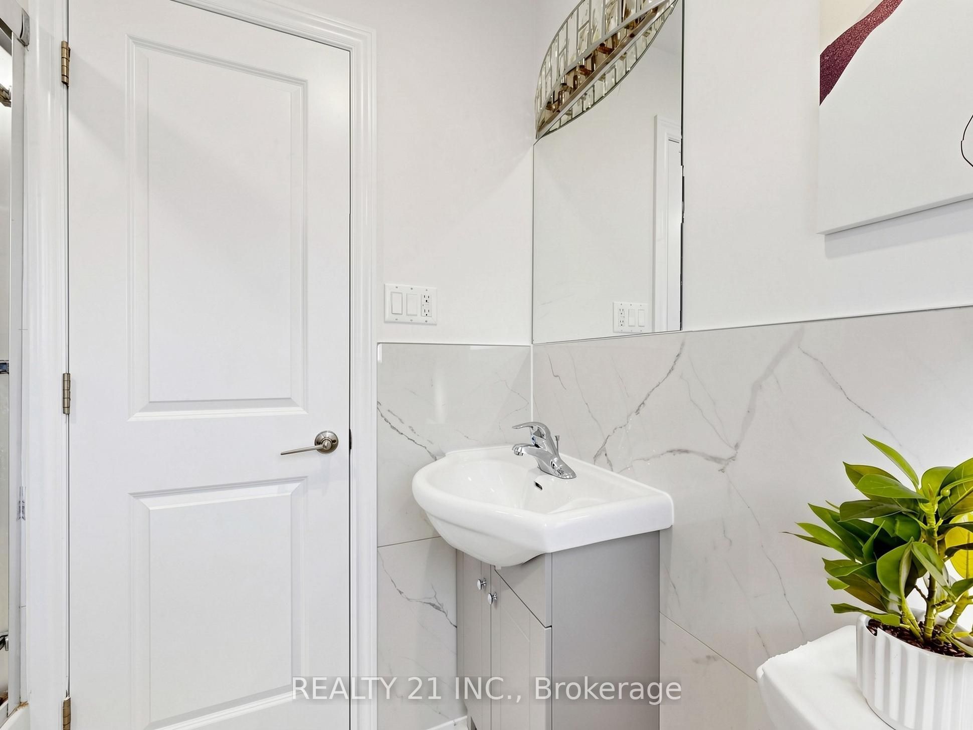 120 Queensbury Avenue Property Photo 25