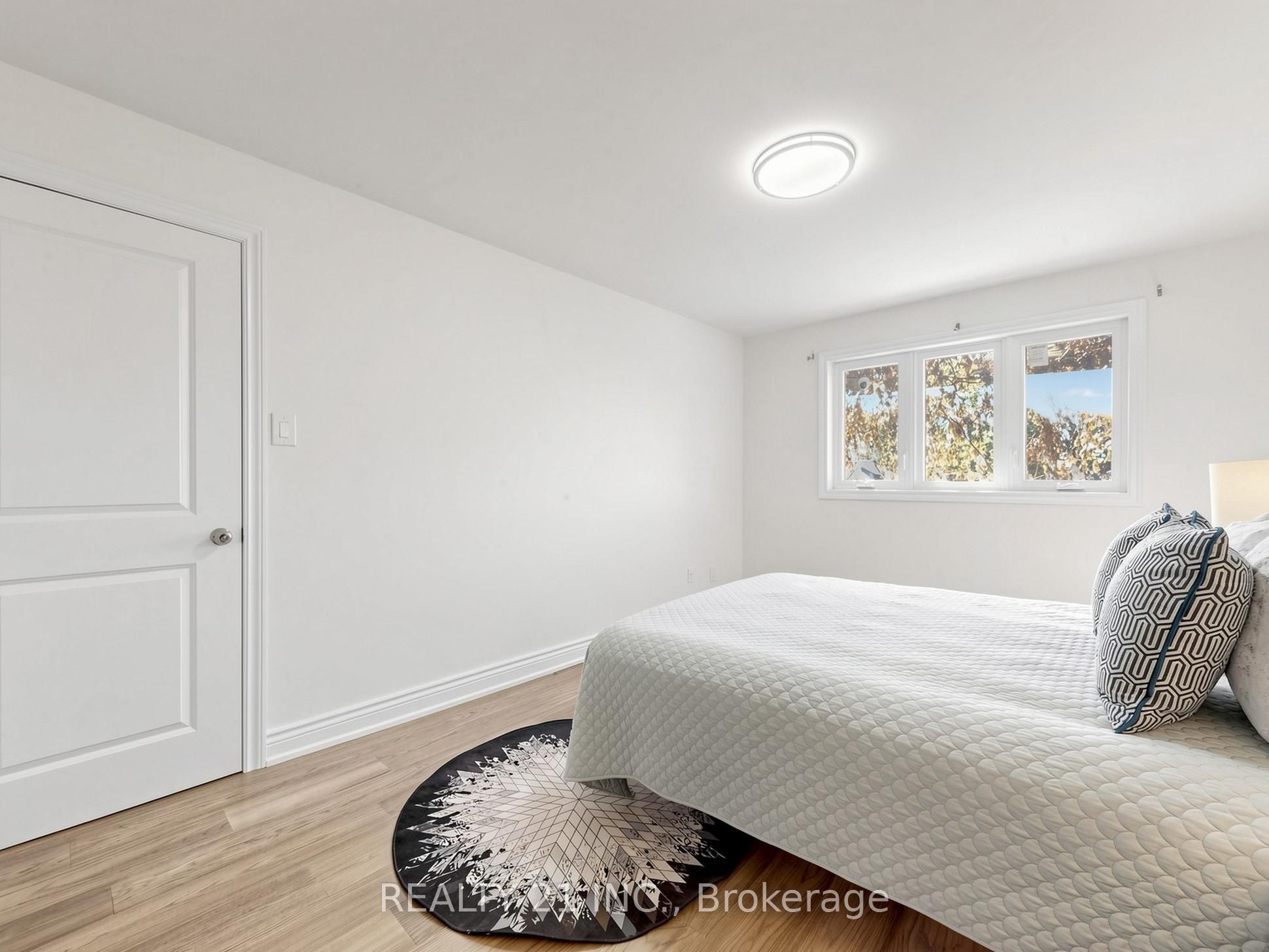 120 Queensbury Avenue Property Photo 29