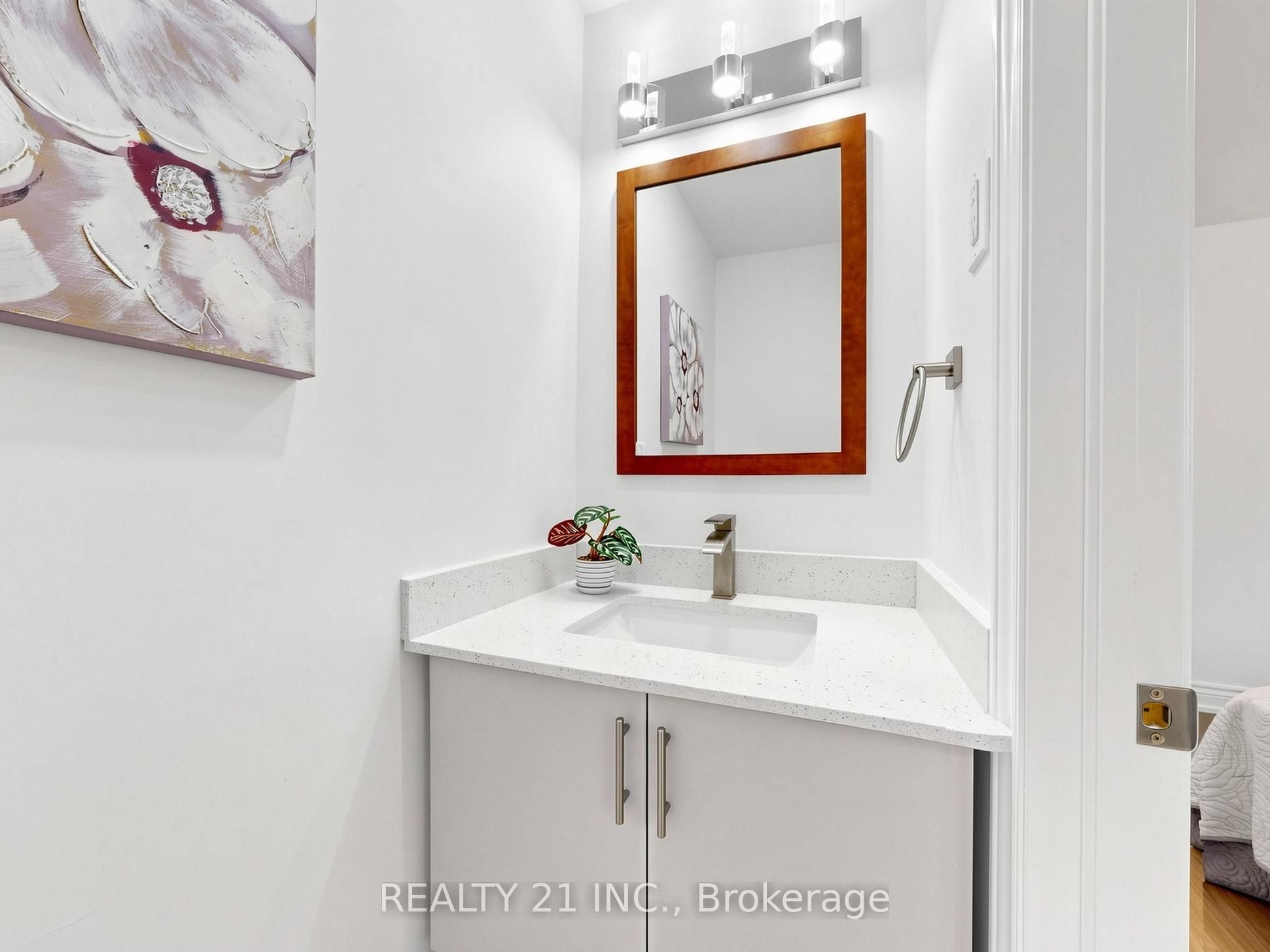 120 Queensbury Avenue Property Photo 33