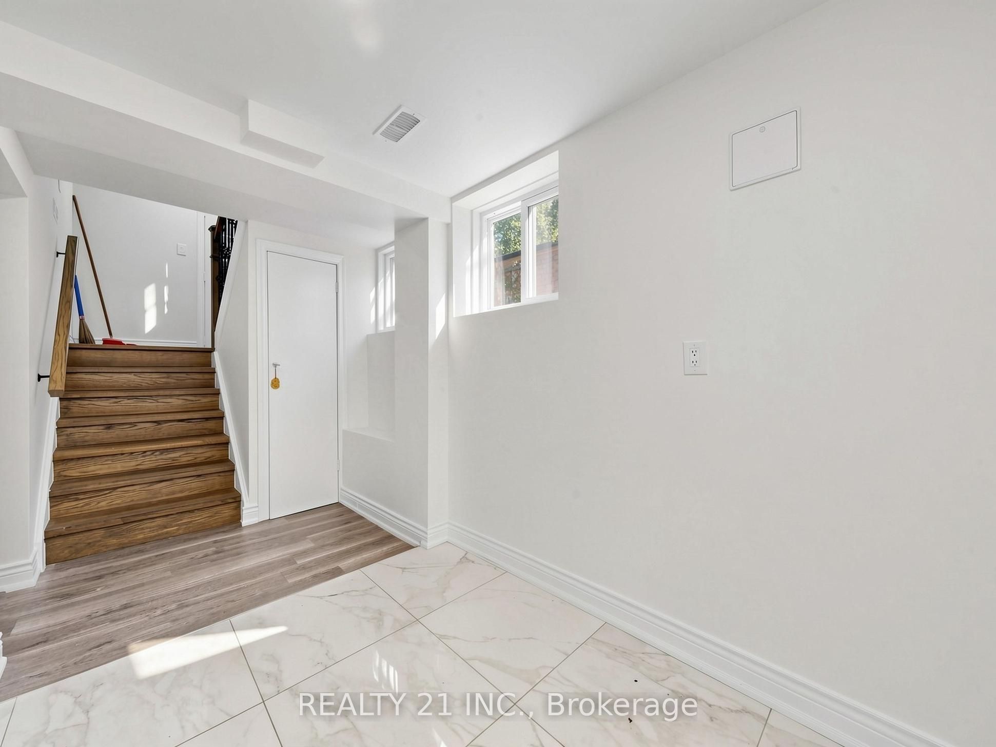 120 Queensbury Avenue Property Photo 34