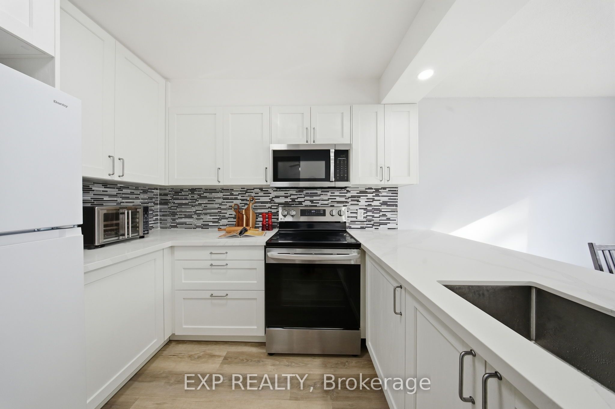 64 Parklane Circle Property Photo 2