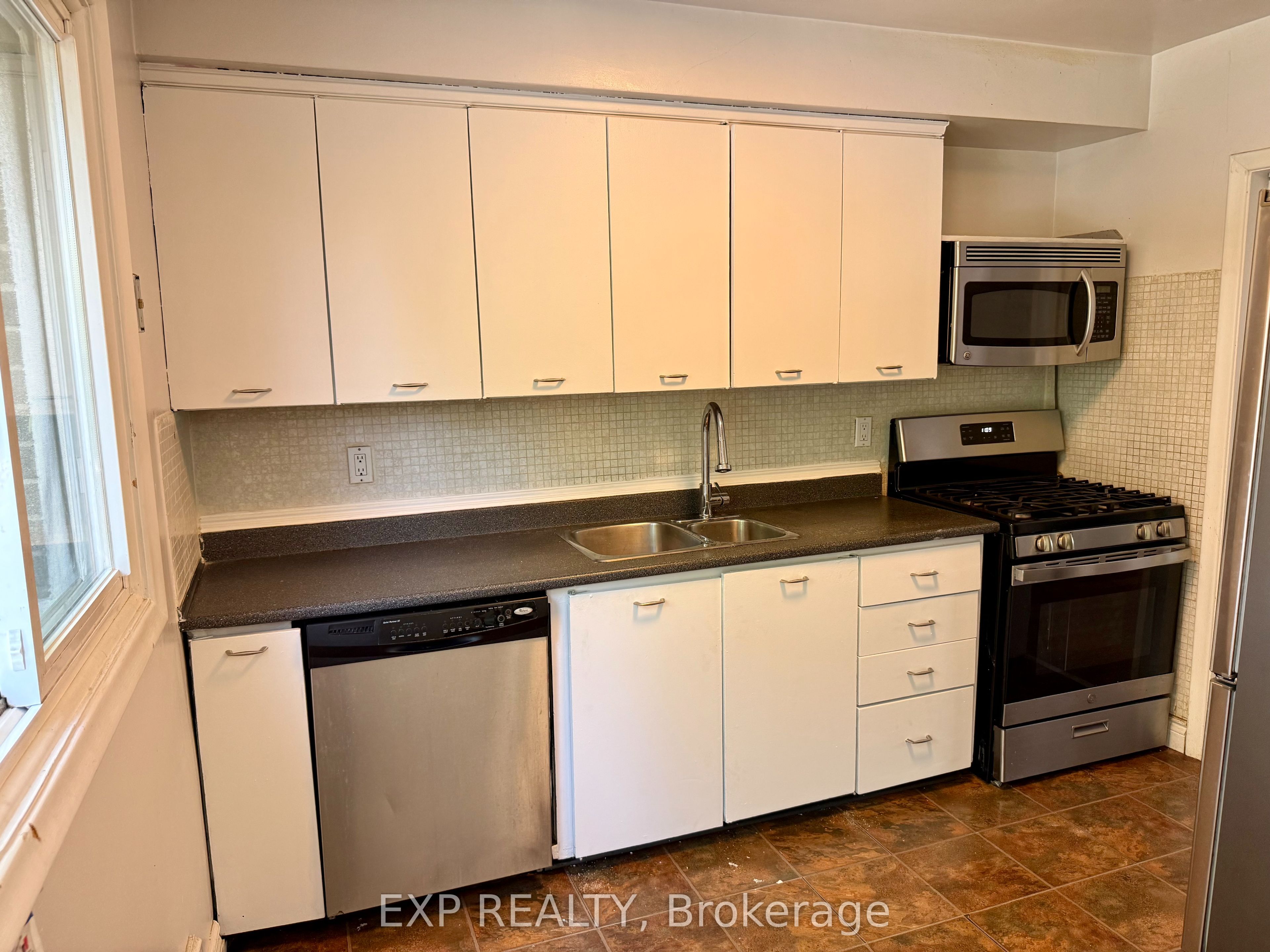 6 Mid Pines Road Upper Property Photo 8