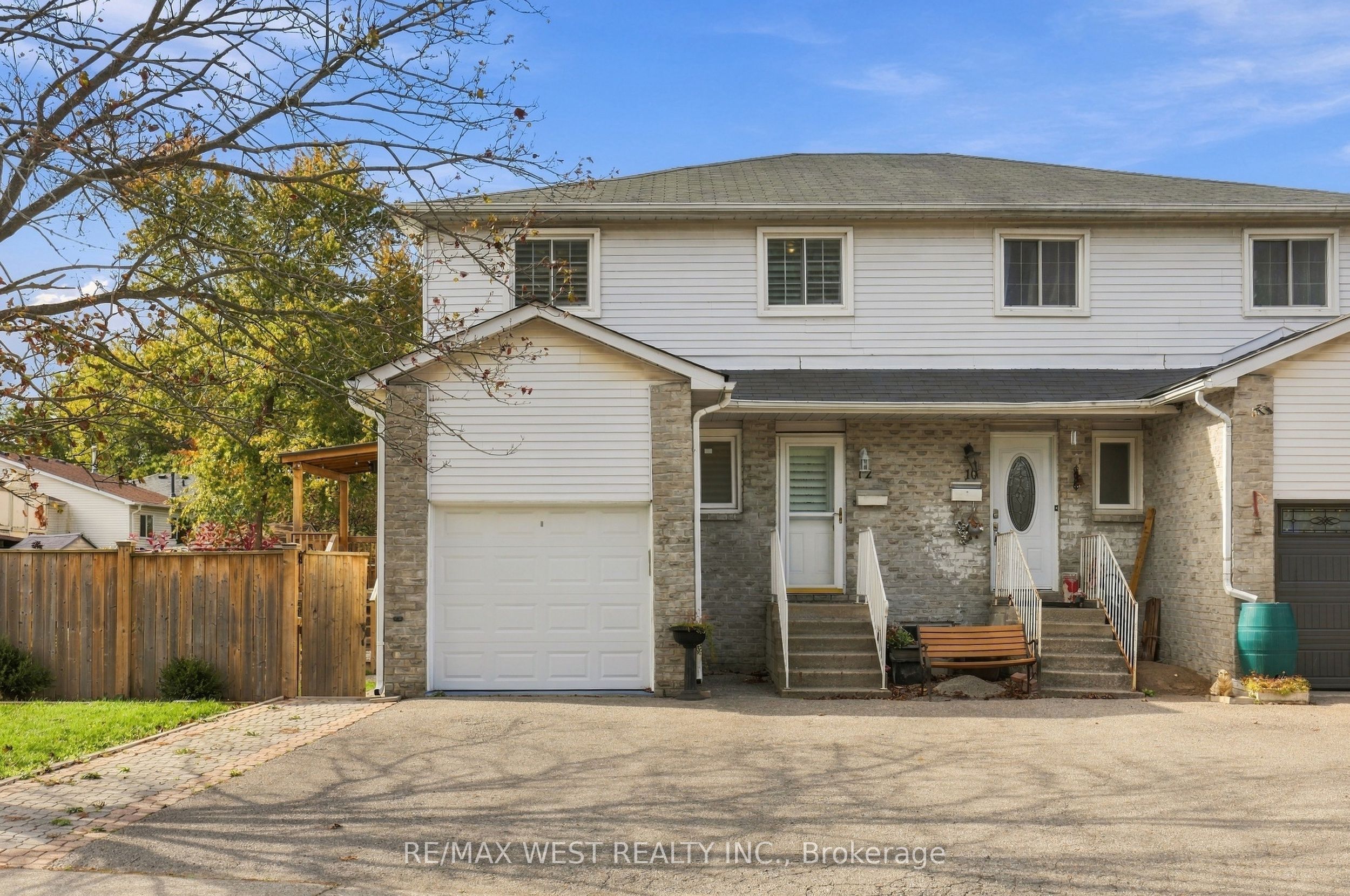 12 Waverly Street S Property Photo 2