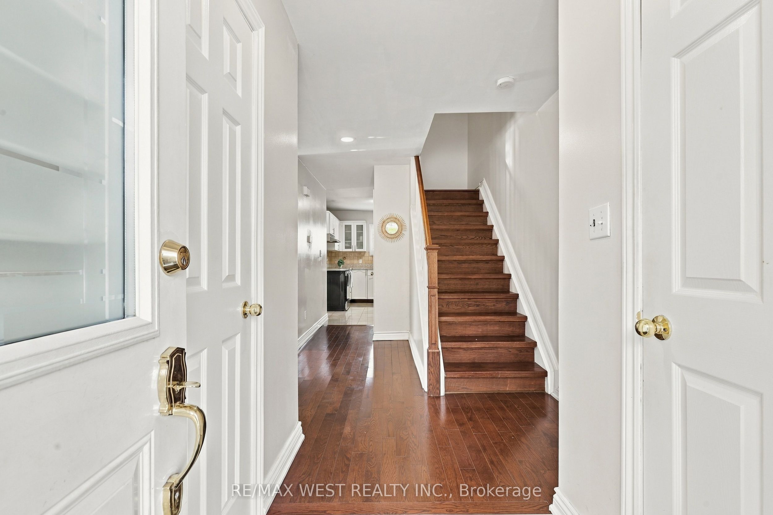 12 Waverly Street S Property Photo 4