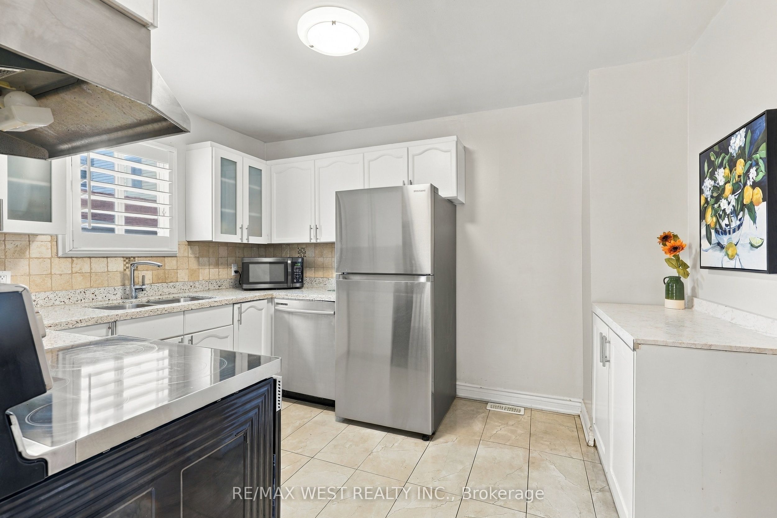 12 Waverly Street S Property Photo 11