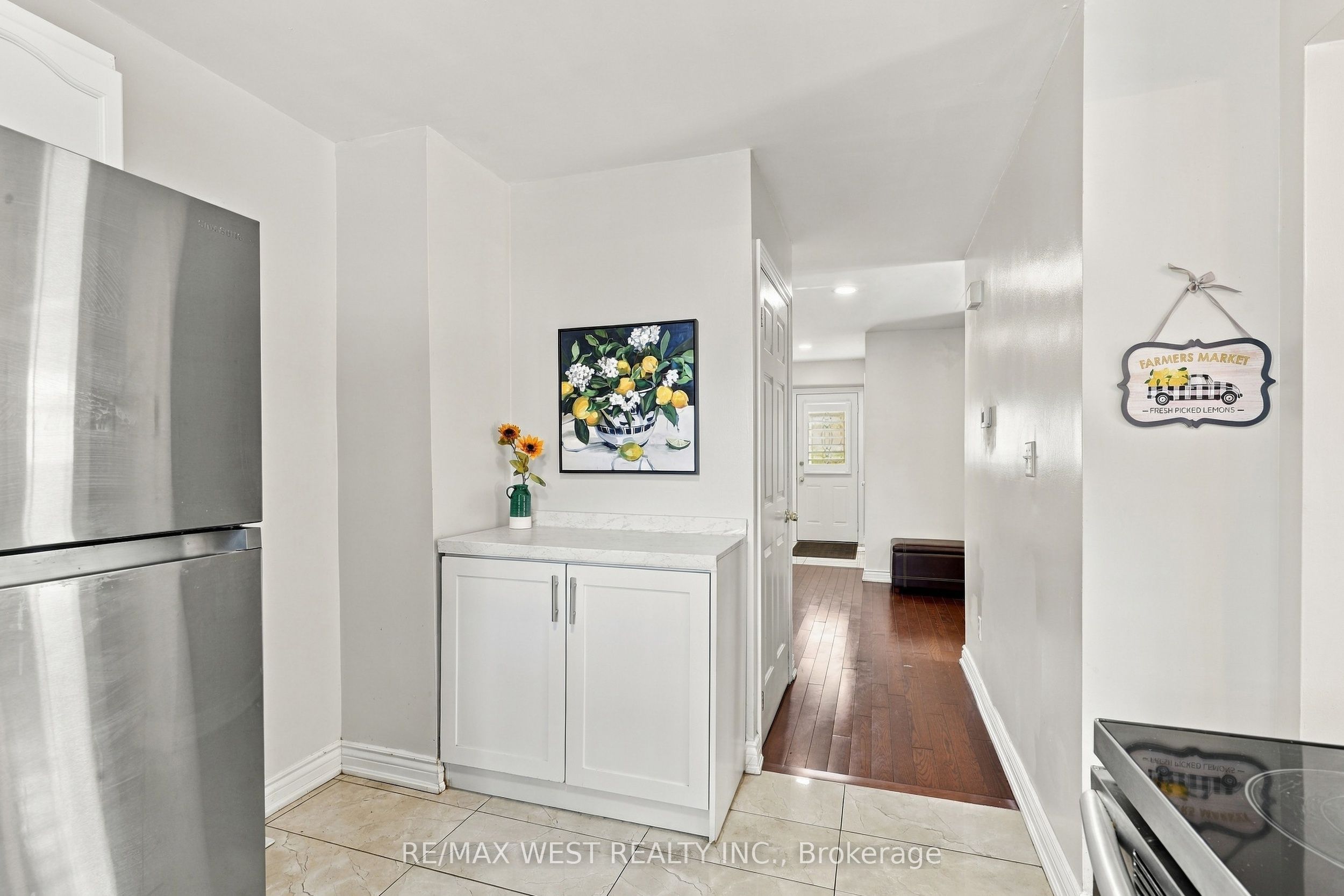 12 Waverly Street S Property Photo 13
