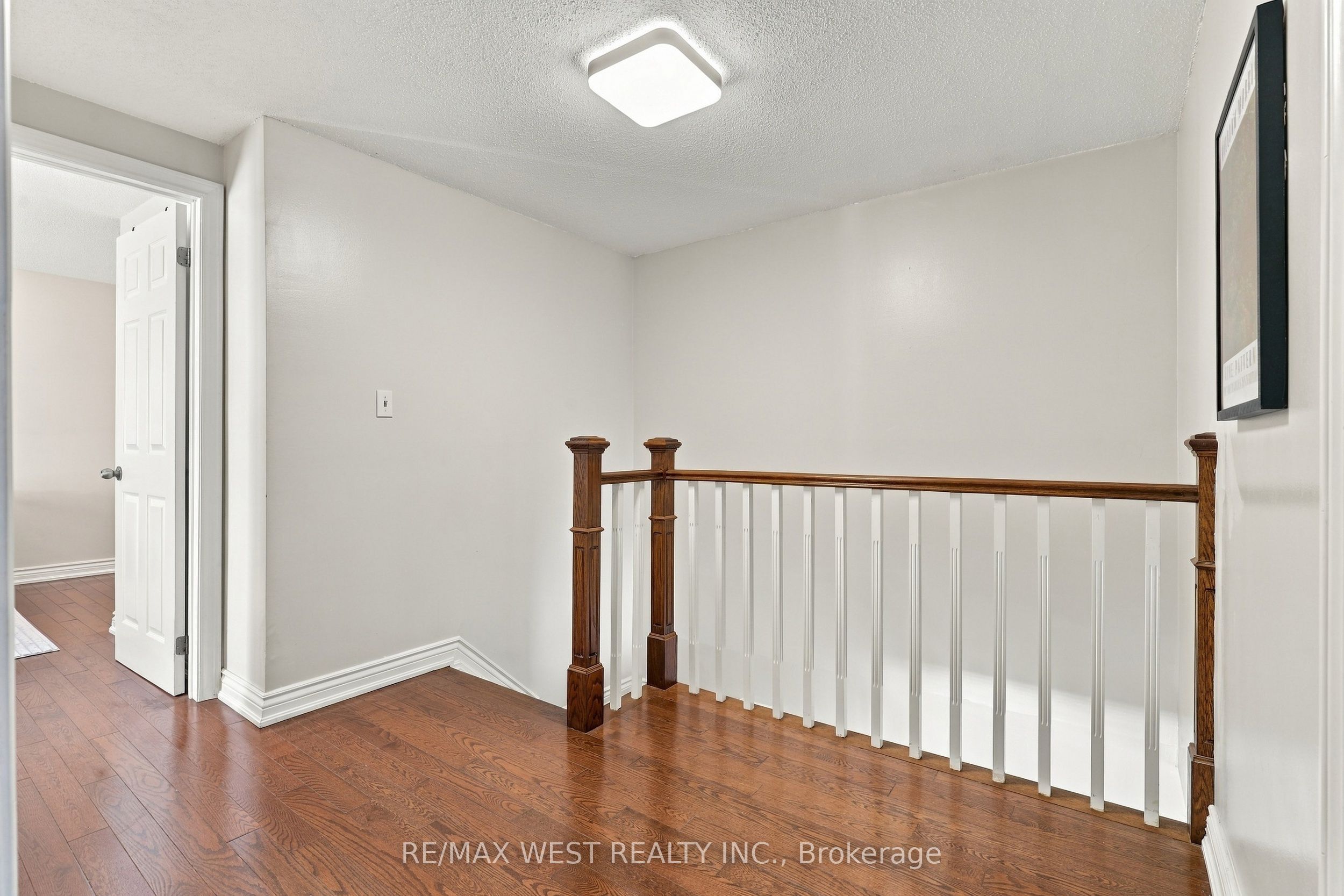 12 Waverly Street S Property Photo 15