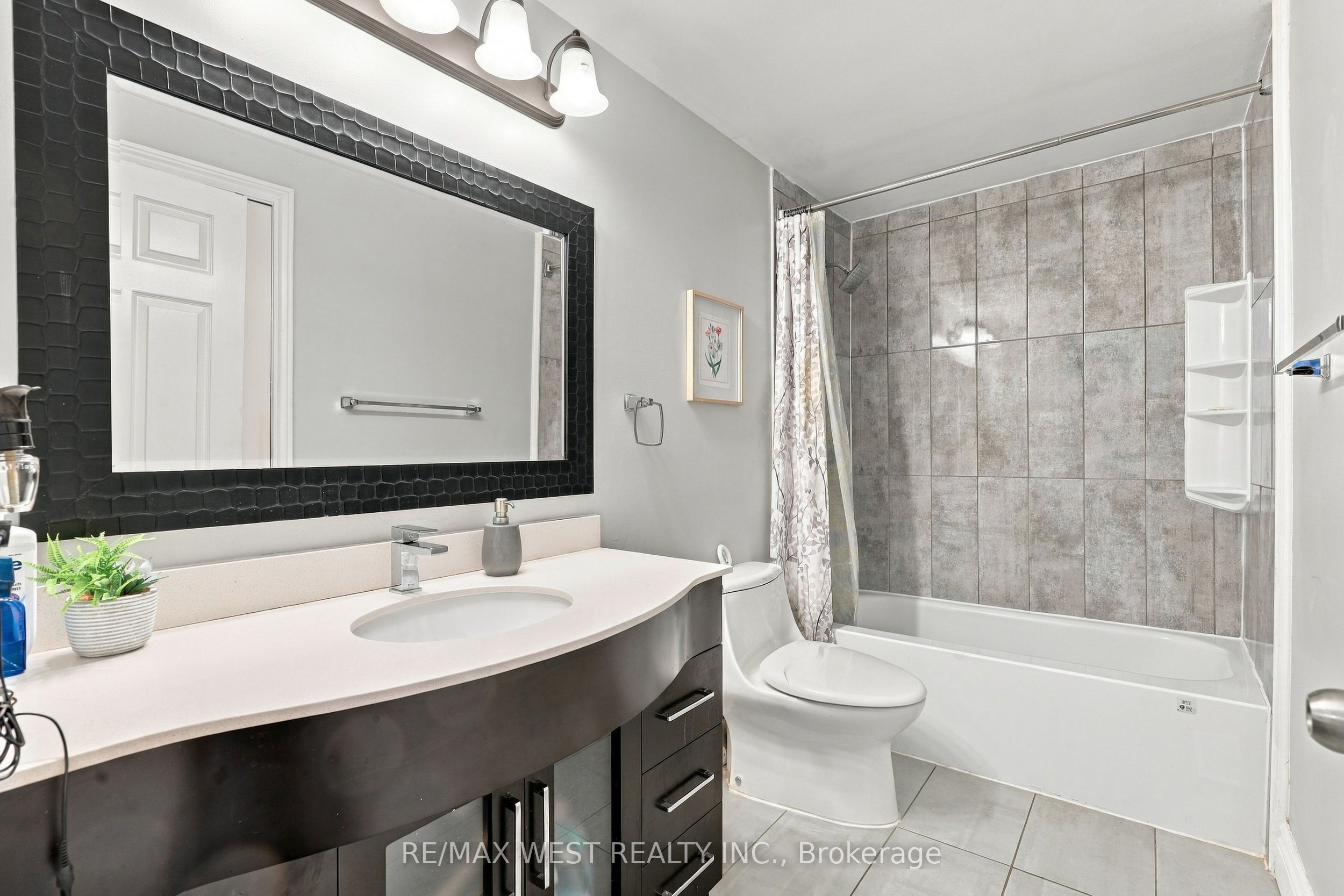 12 Waverly Street S Property Photo 18