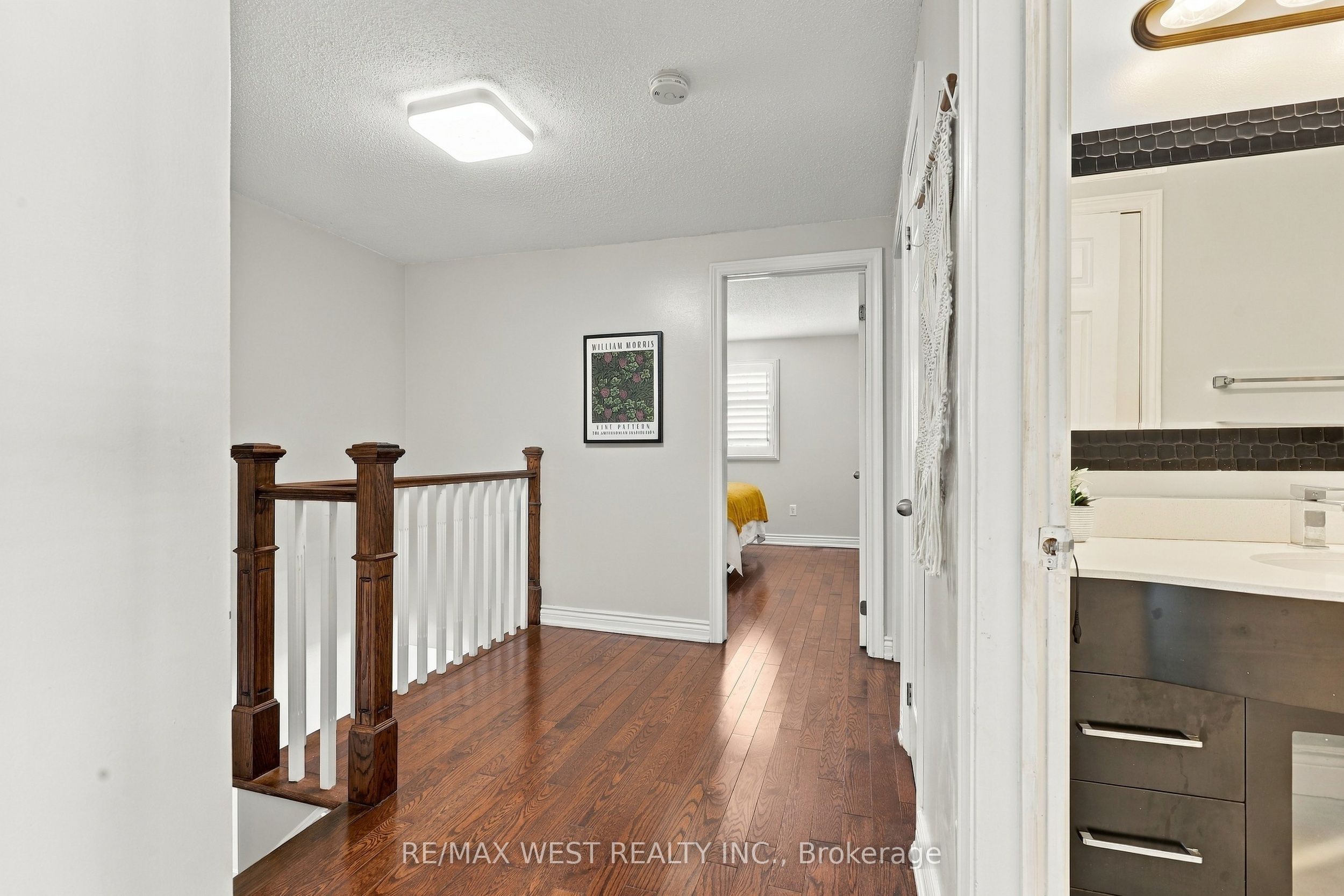 12 Waverly Street S Property Photo 19