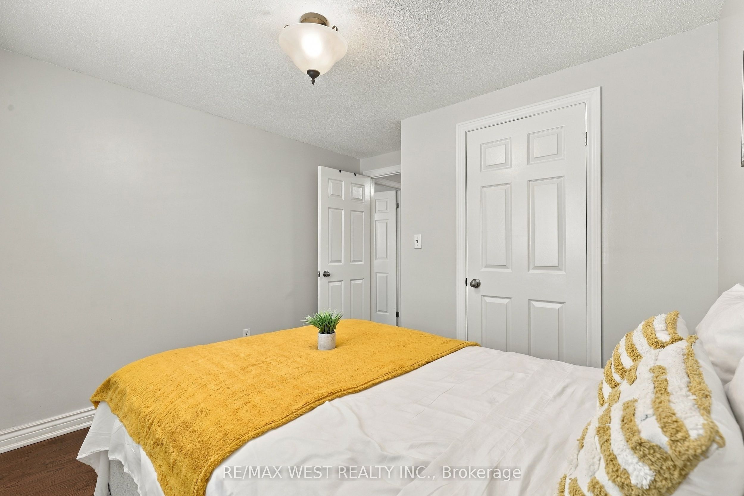 12 Waverly Street S Property Photo 21