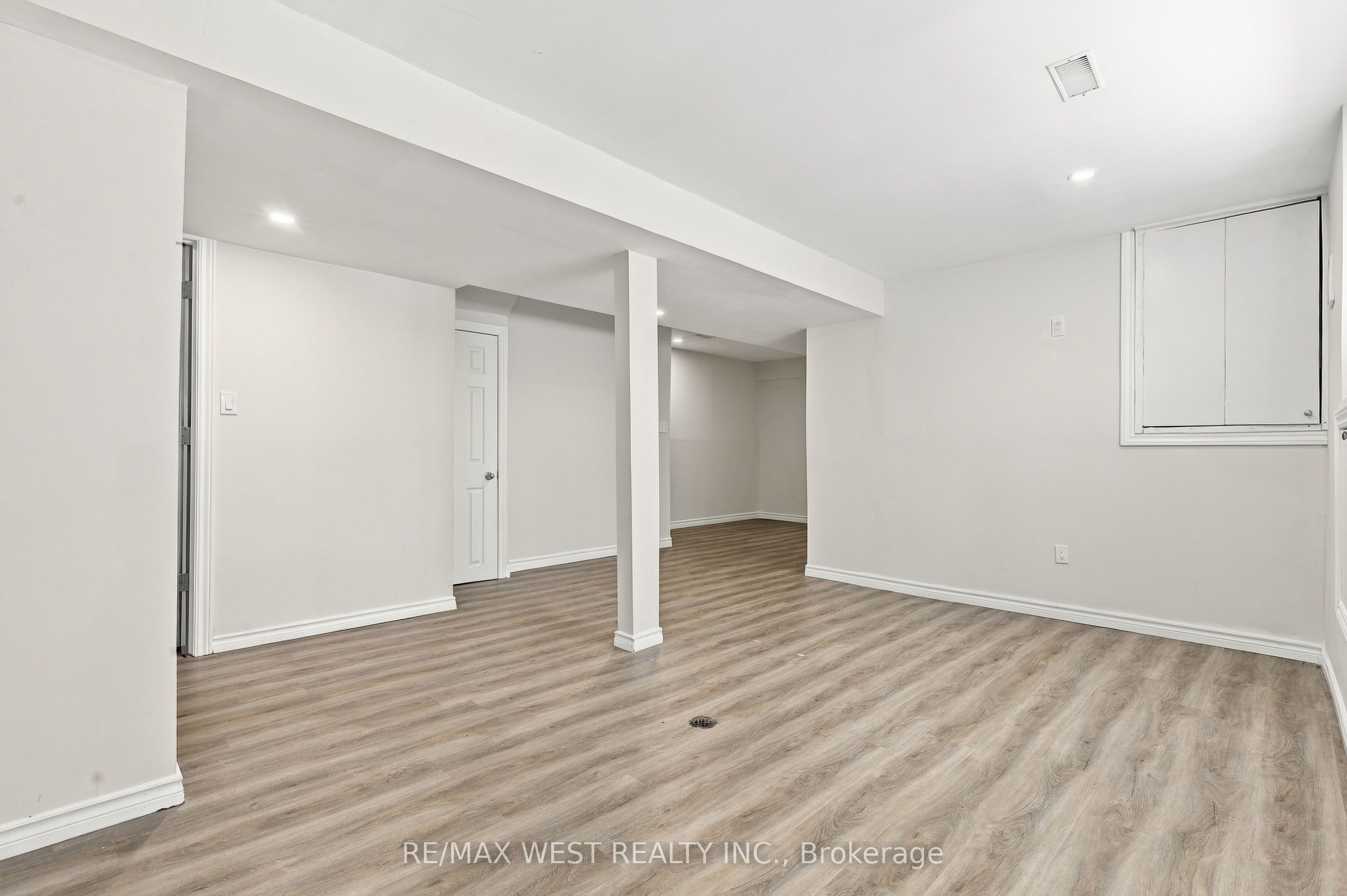 12 Waverly Street S Property Photo 25
