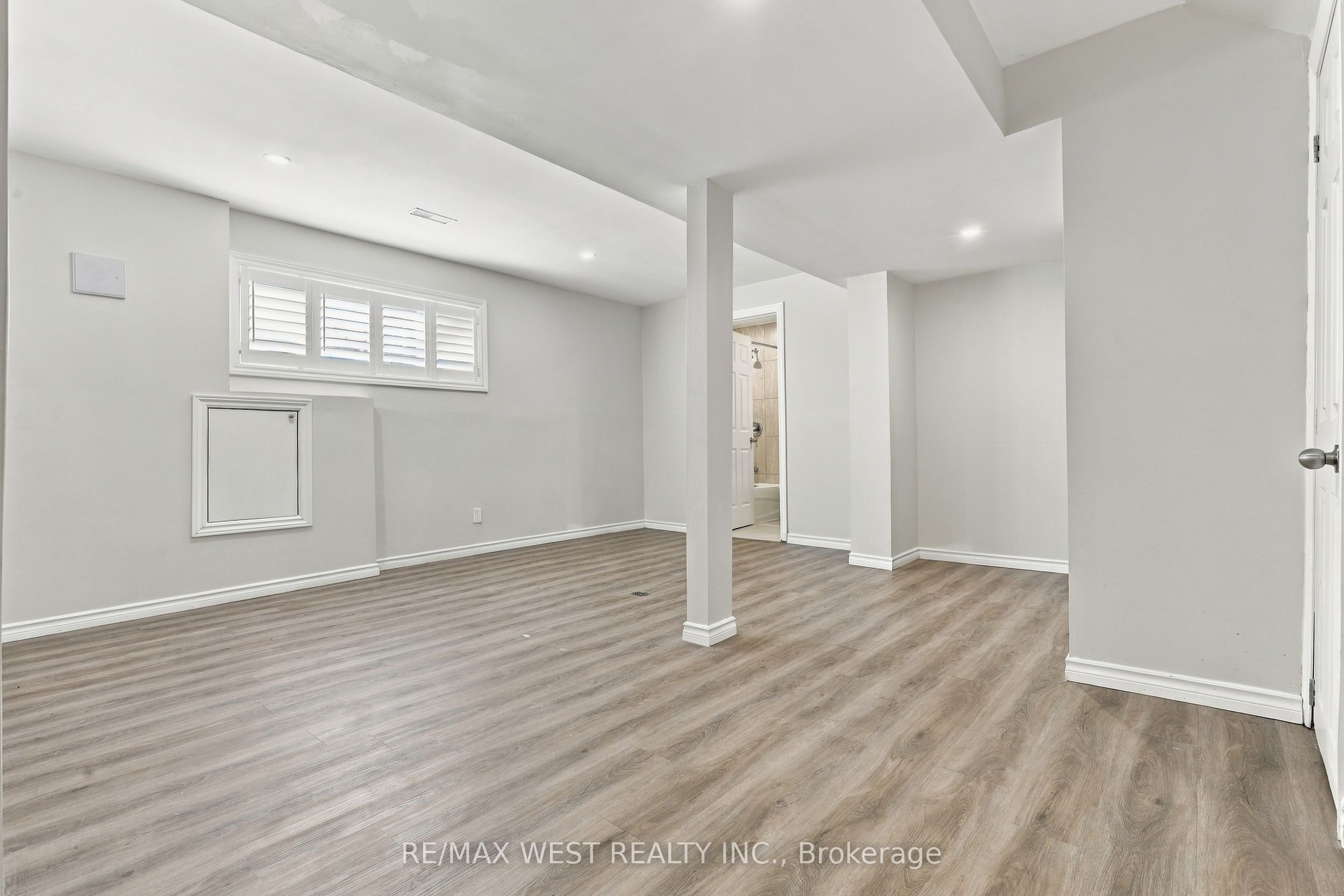 12 Waverly Street S Property Photo 26