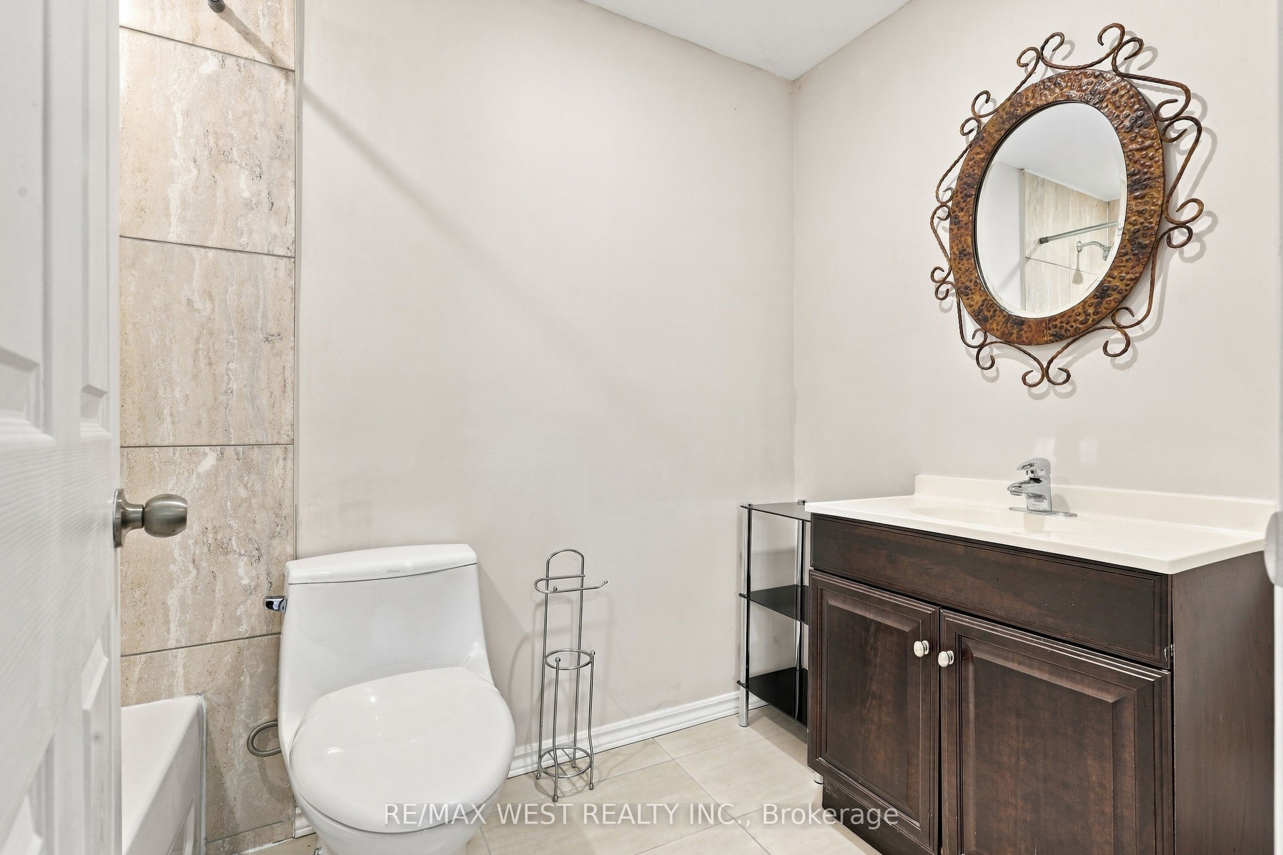 12 Waverly Street S Property Photo 27