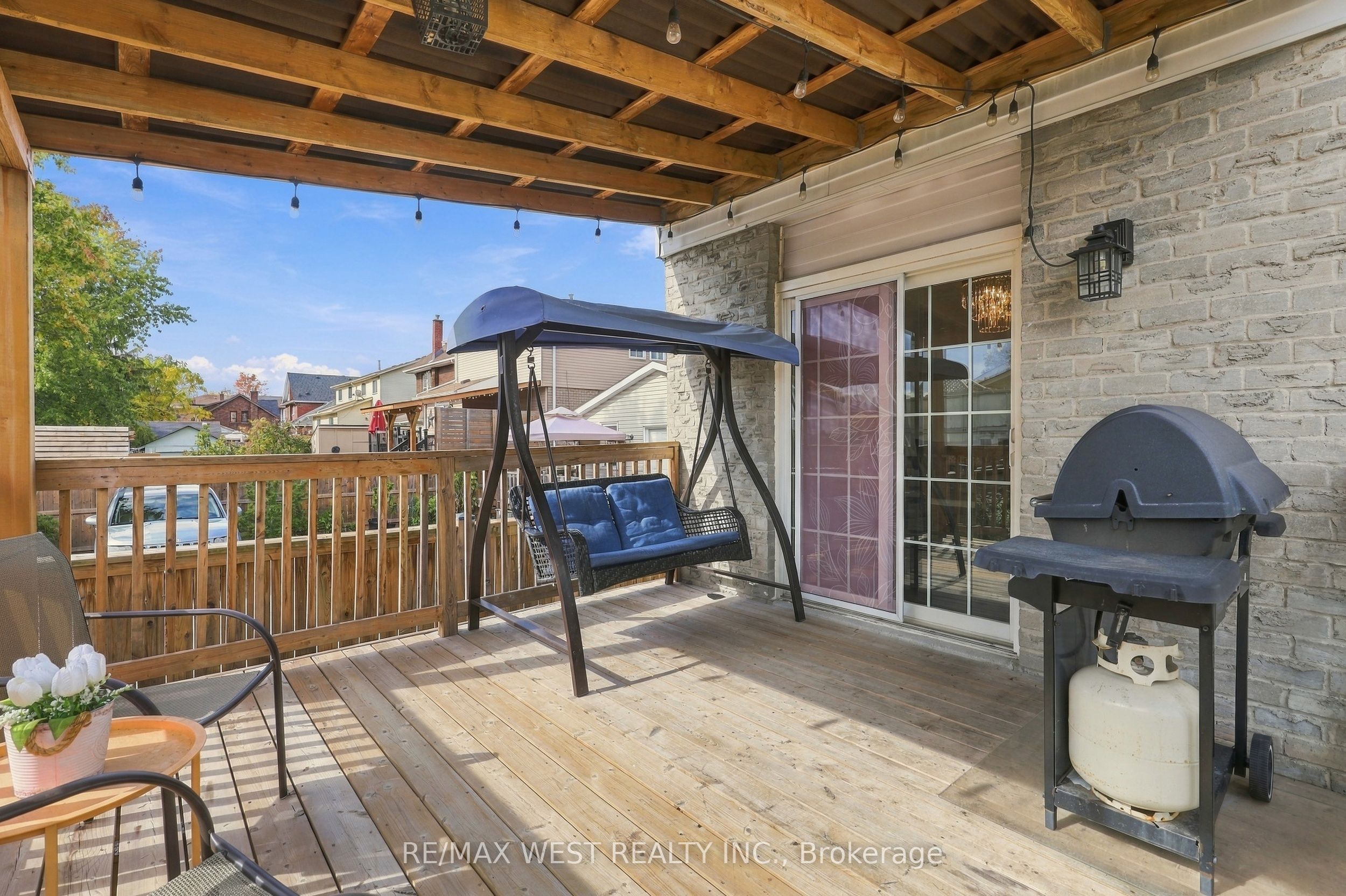 12 Waverly Street S Property Photo 28